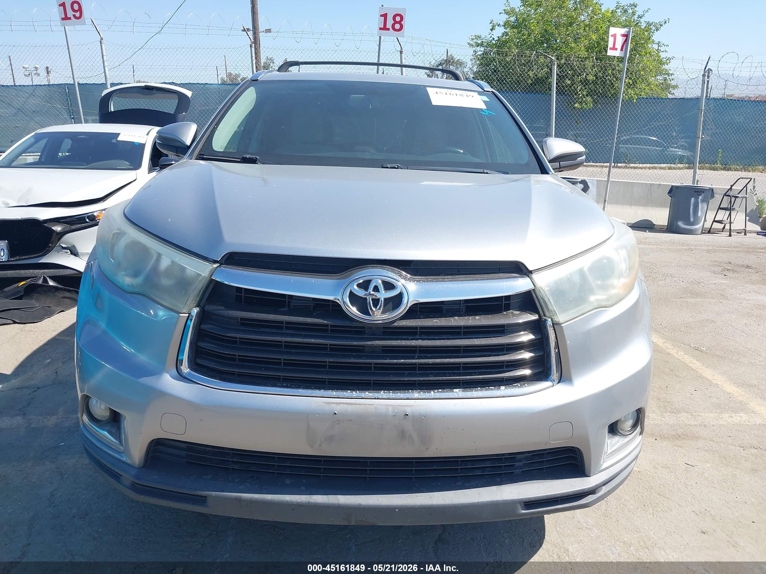2015 Toyota Highlander Limited V6 Silver vin: 5TDYKRFH3FS079846