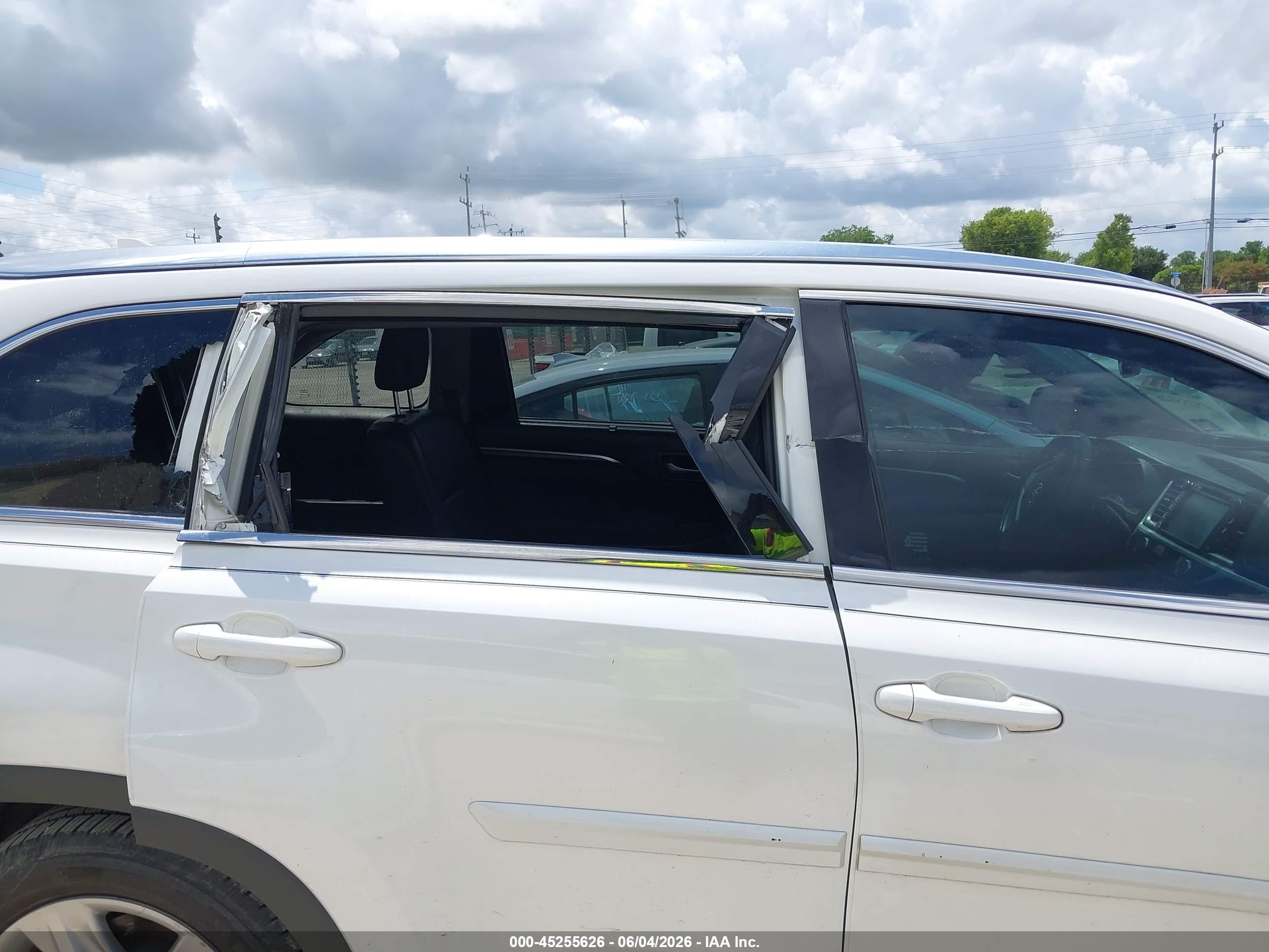 2015 Toyota Highlander Limited Platinum V6 White vin: 5TDYKRFH3FS112523