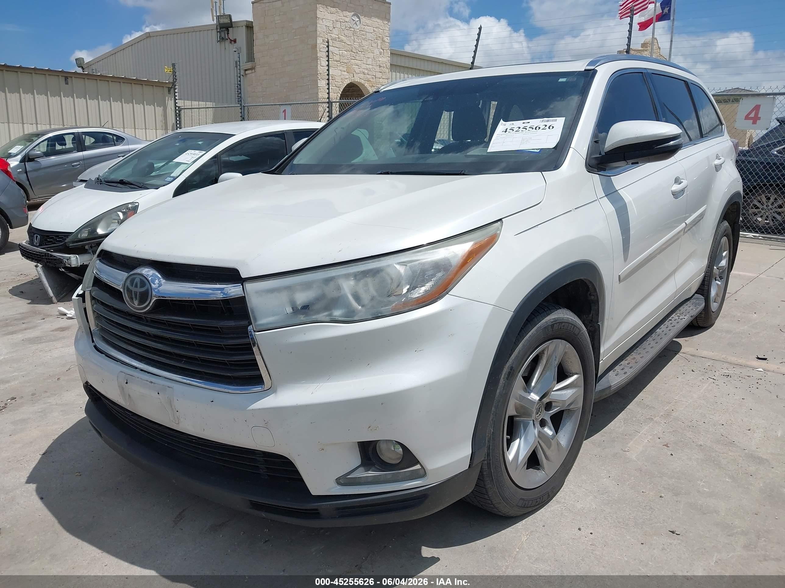 2015 Toyota Highlander Limited Platinum V6 White vin: 5TDYKRFH3FS112523