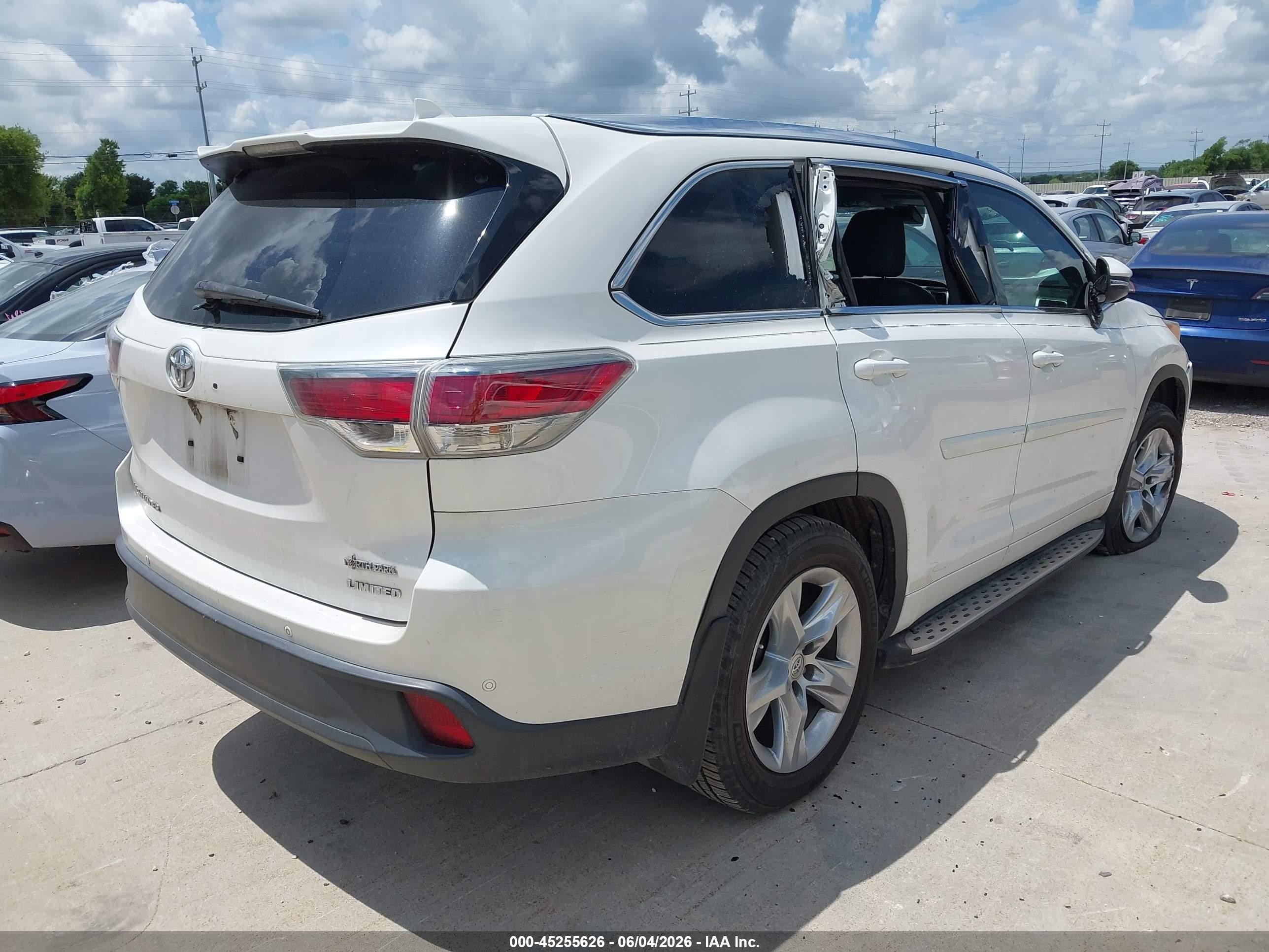 2015 Toyota Highlander Limited Platinum V6 White vin: 5TDYKRFH3FS112523