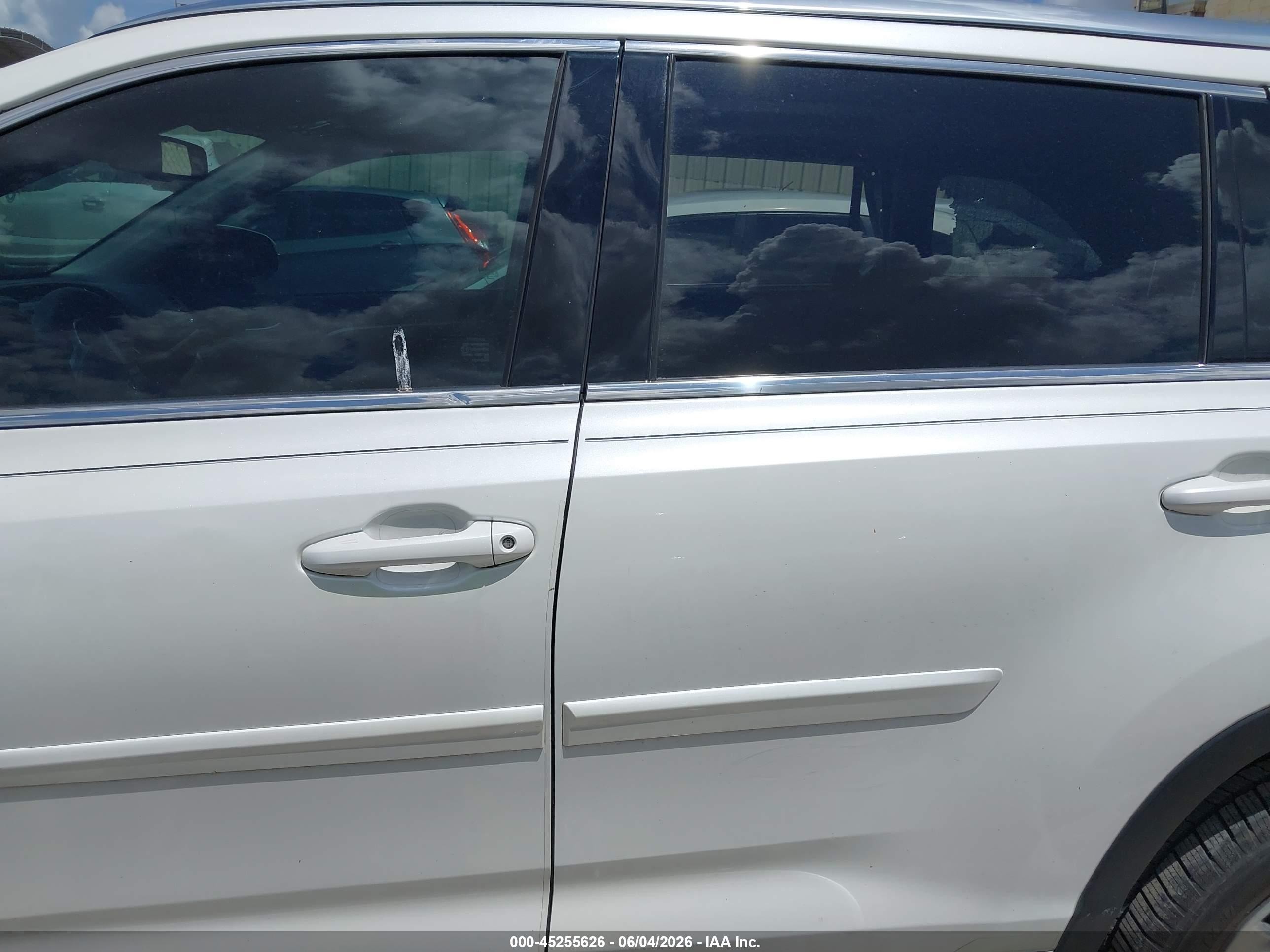 2015 Toyota Highlander Limited Platinum V6 White vin: 5TDYKRFH3FS112523