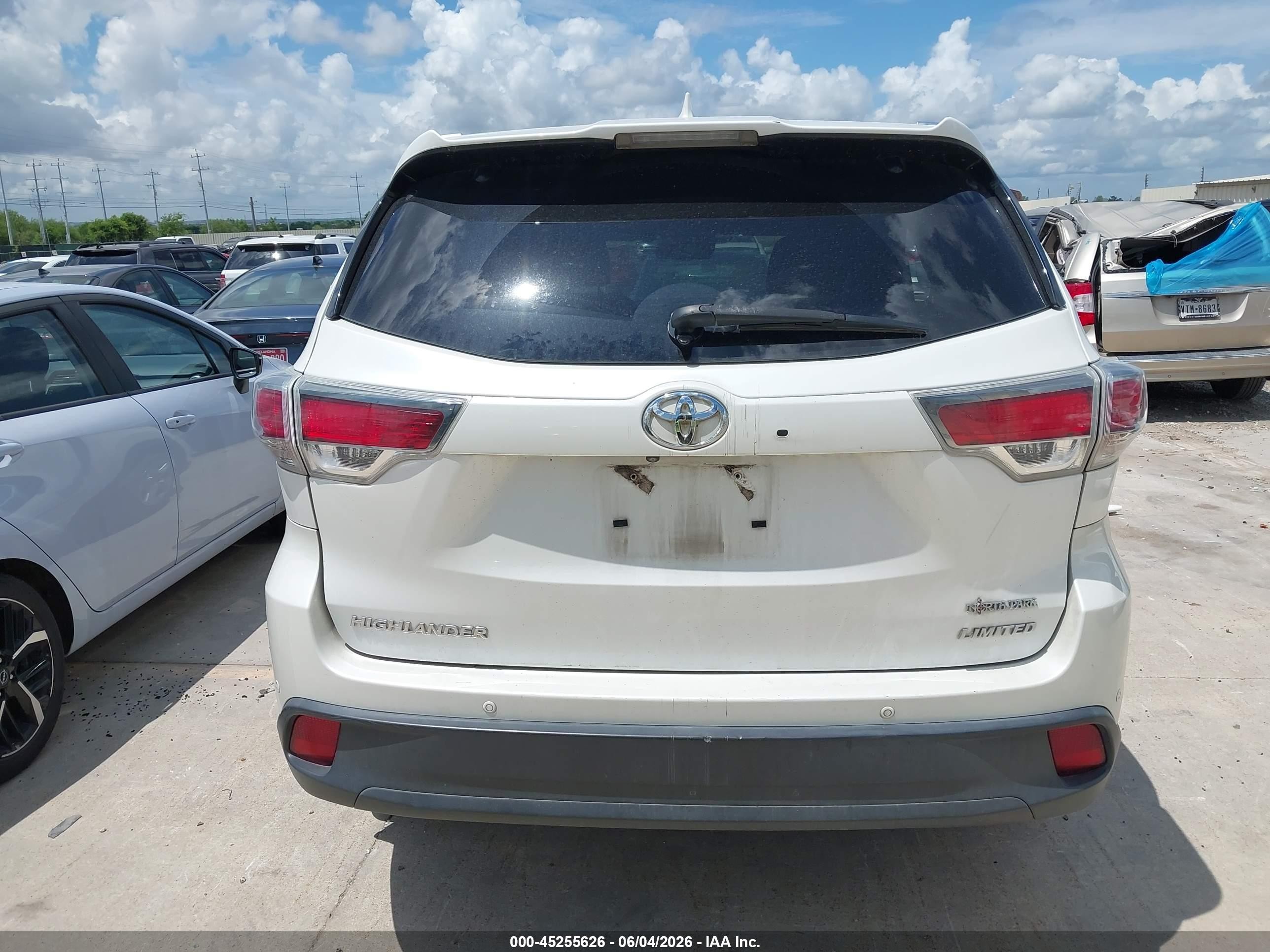 2015 Toyota Highlander Limited Platinum V6 White vin: 5TDYKRFH3FS112523
