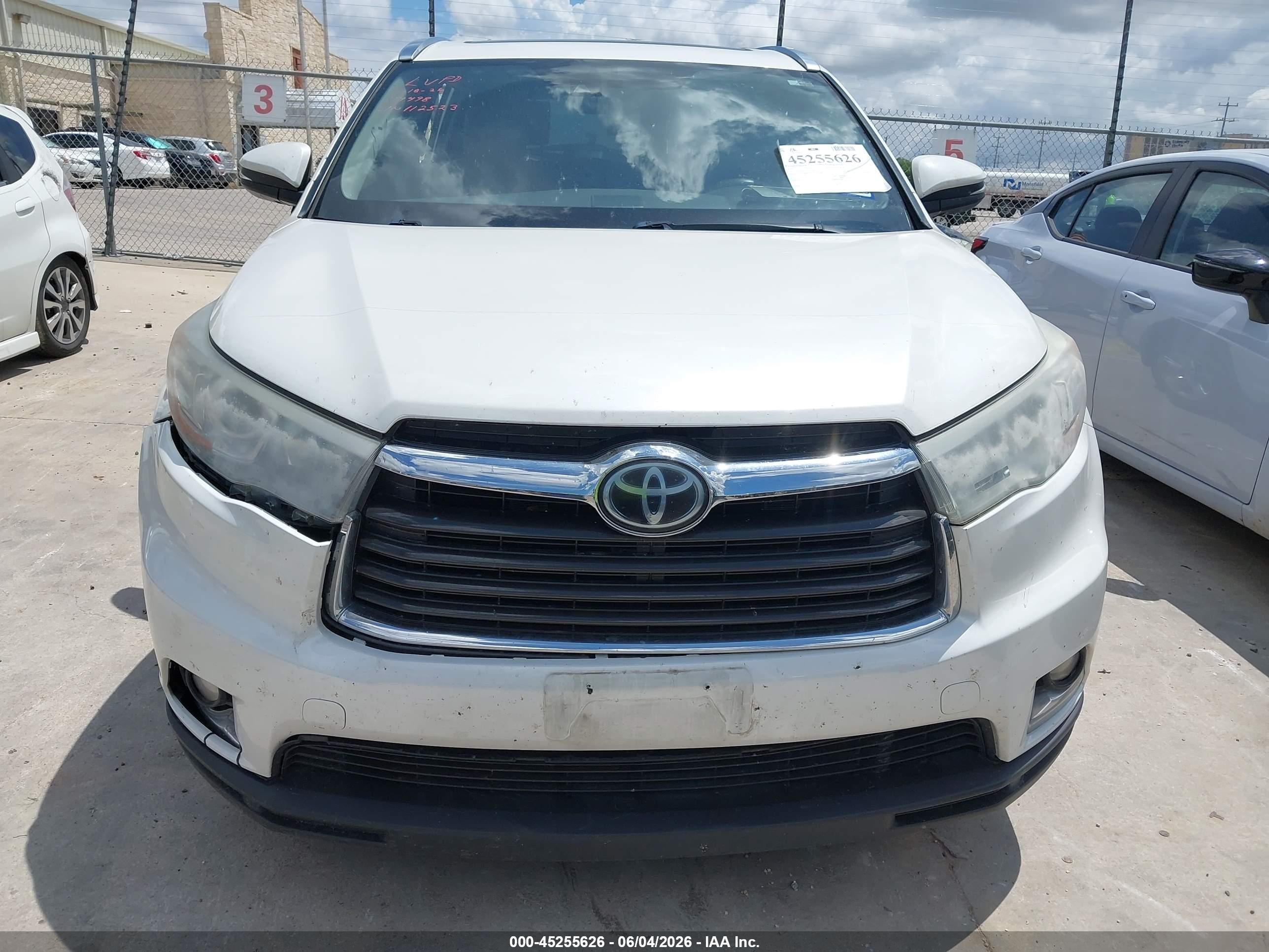 2015 Toyota Highlander Limited Platinum V6 White vin: 5TDYKRFH3FS112523