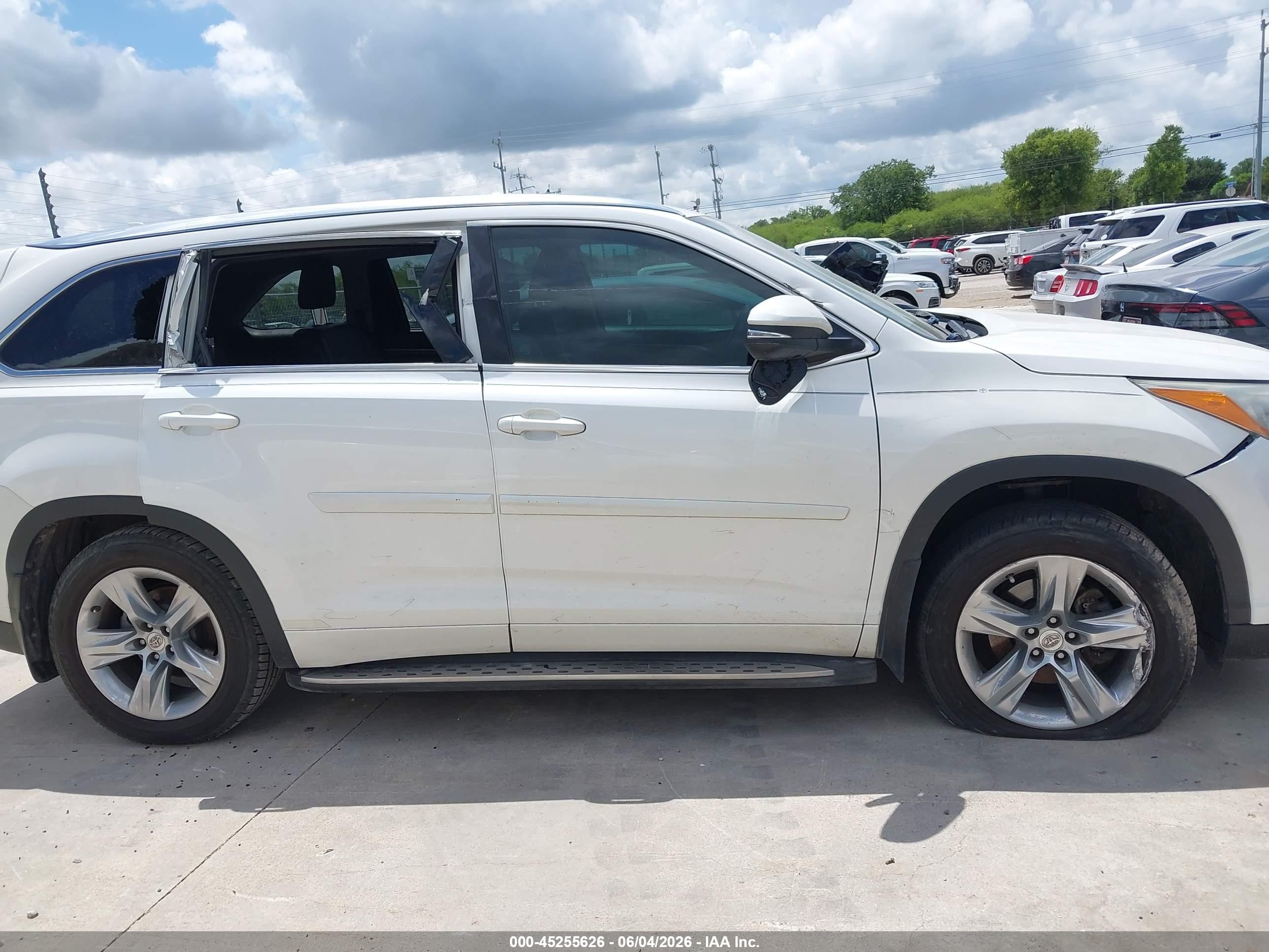 2015 Toyota Highlander Limited Platinum V6 White vin: 5TDYKRFH3FS112523