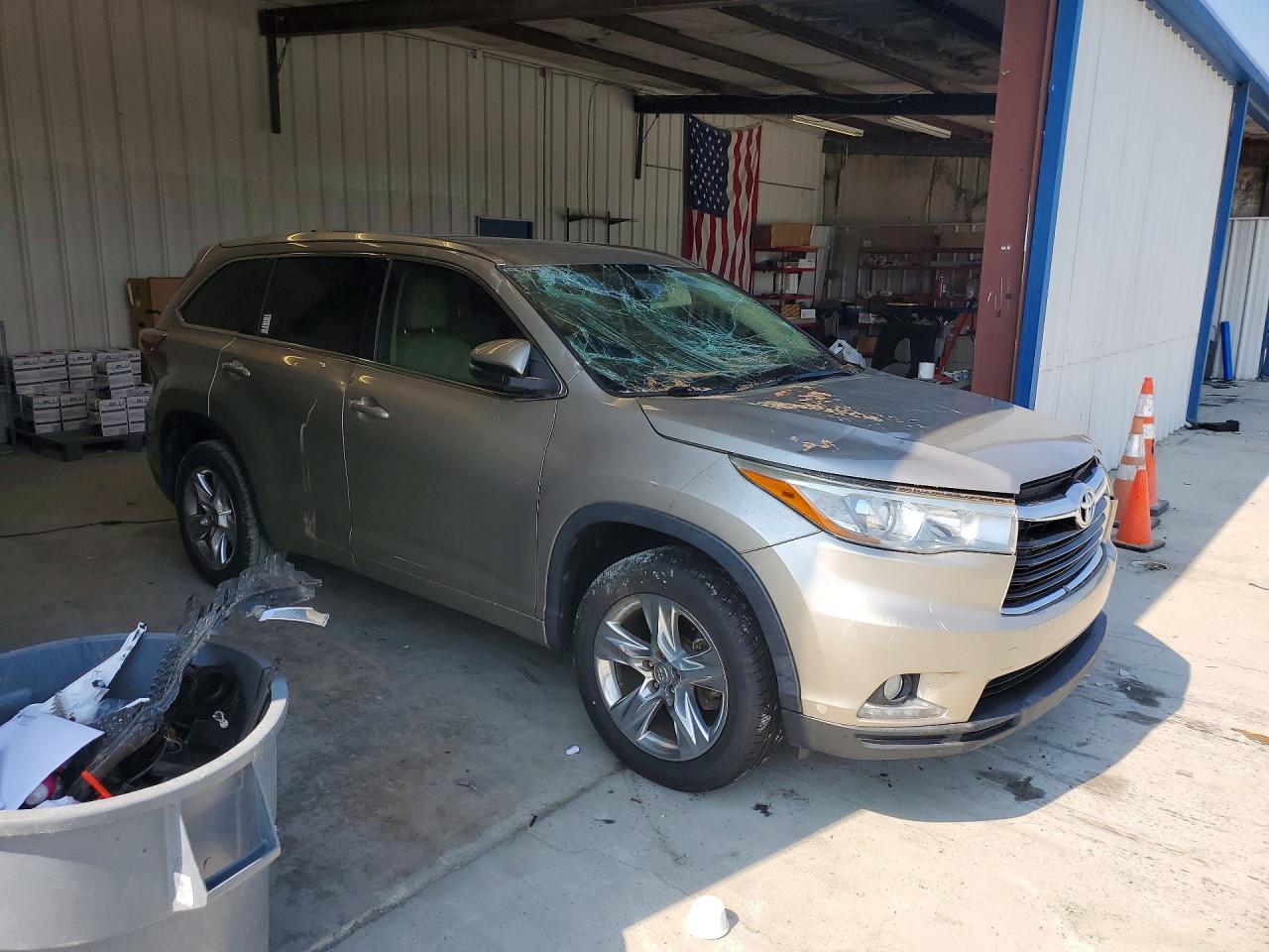 2014 Toyota Highlander Limited Золотой vin: 5TDYKRFH4ES013918