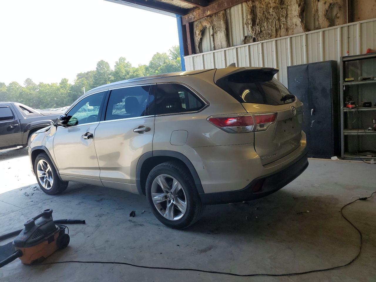 2014 Toyota Highlander Limited Золотой vin: 5TDYKRFH4ES013918