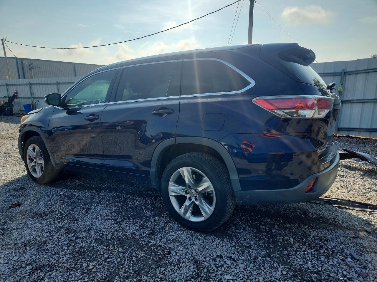 2015 Toyota Highlander Limited Blue vin: 5TDYKRFH4FS049383