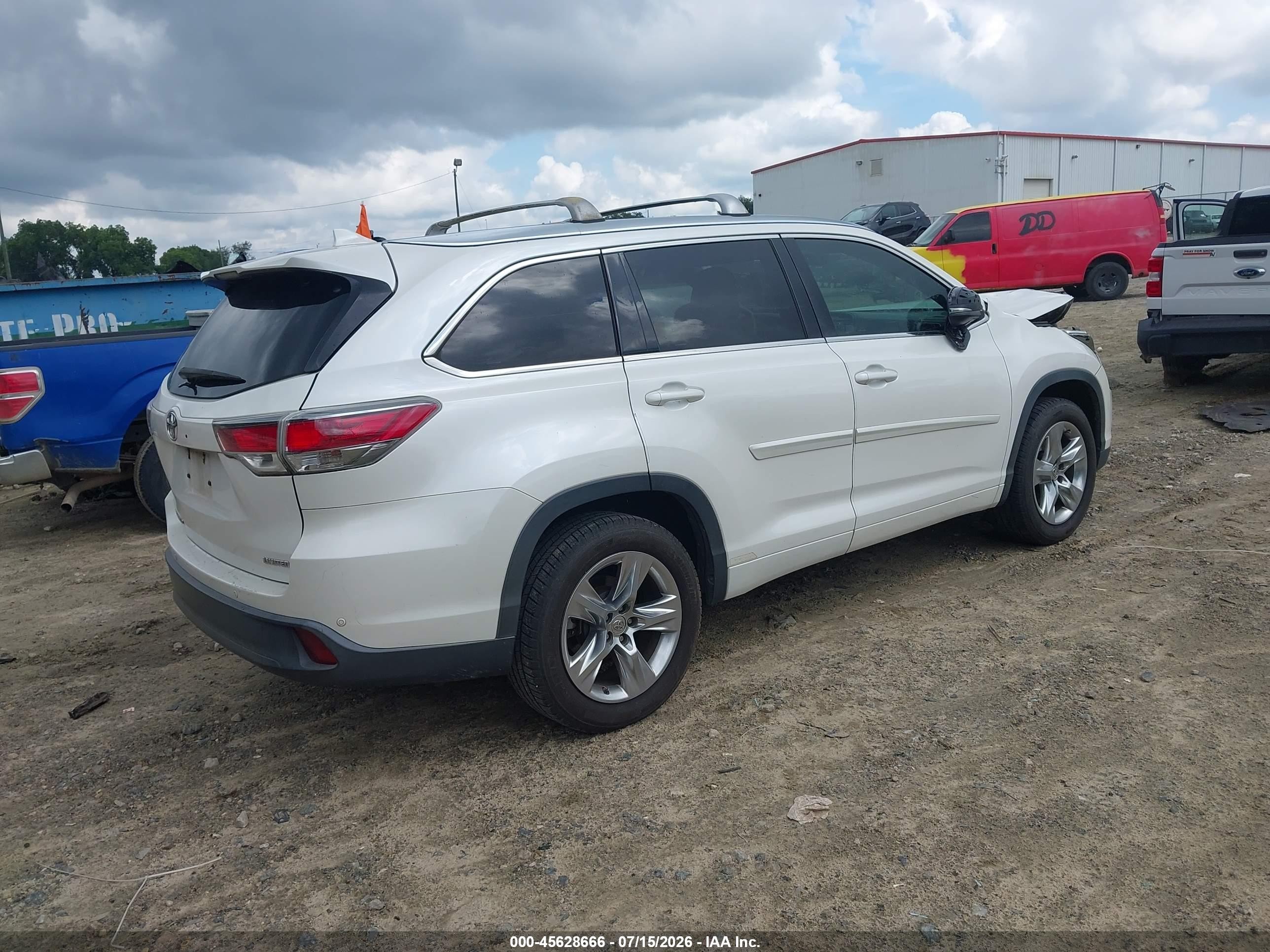 2015 Toyota Highlander Limited Platinum V6 White vin: 5TDYKRFH4FS065955