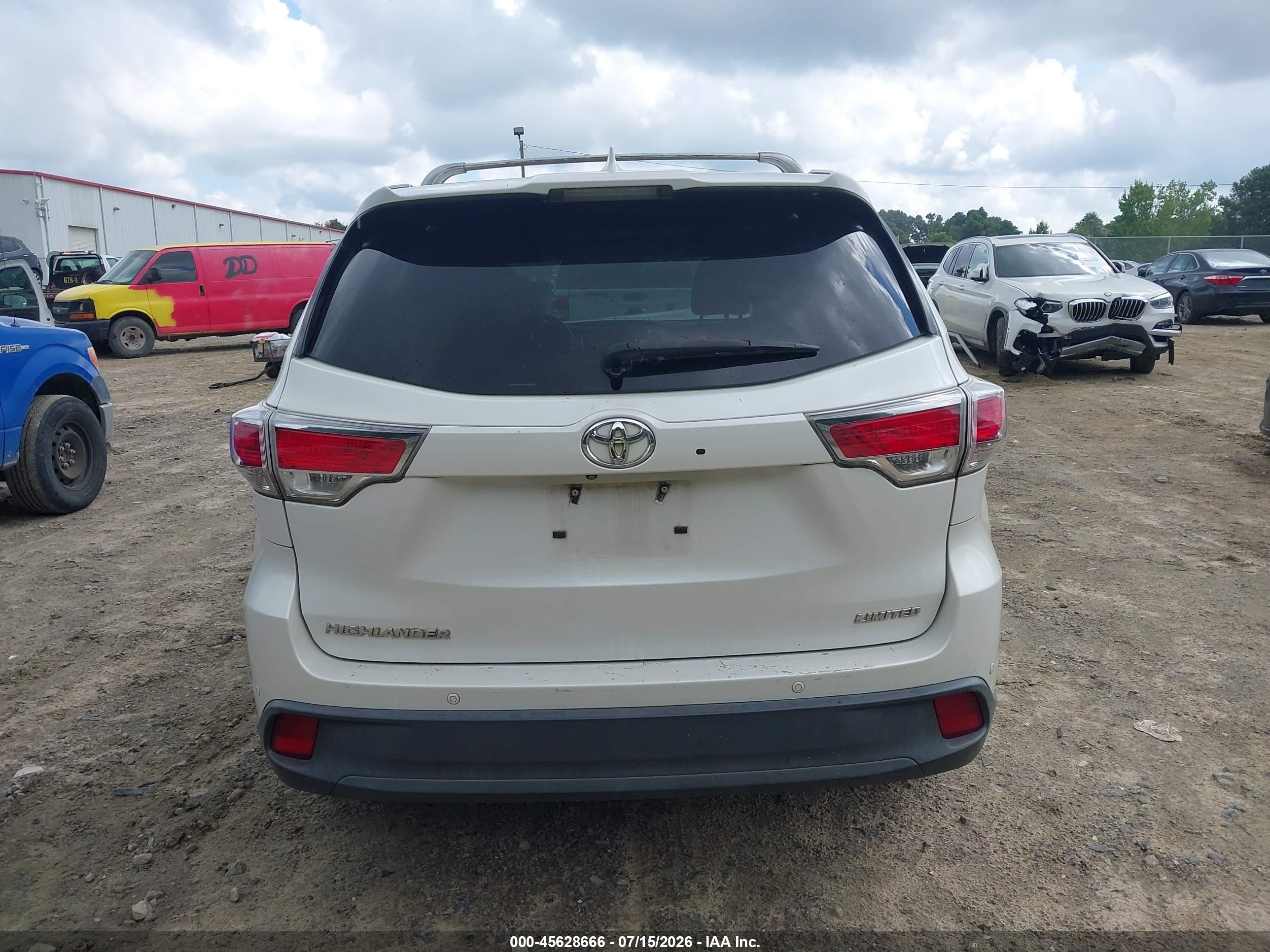 2015 Toyota Highlander Limited Platinum V6 White vin: 5TDYKRFH4FS065955