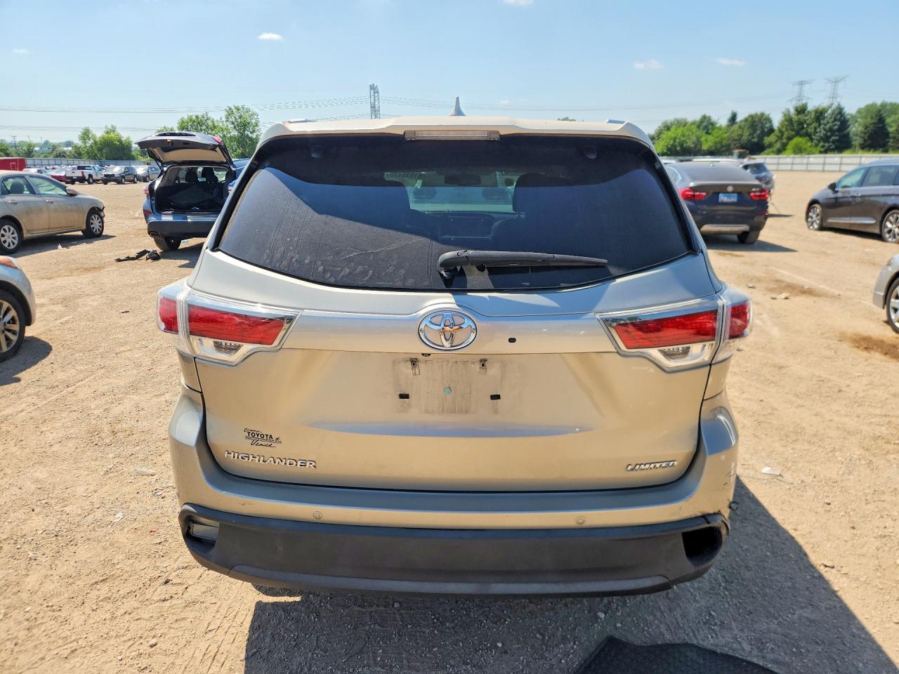 2015 Toyota Highlander Limited Silver vin: 5TDYKRFH5FS046086