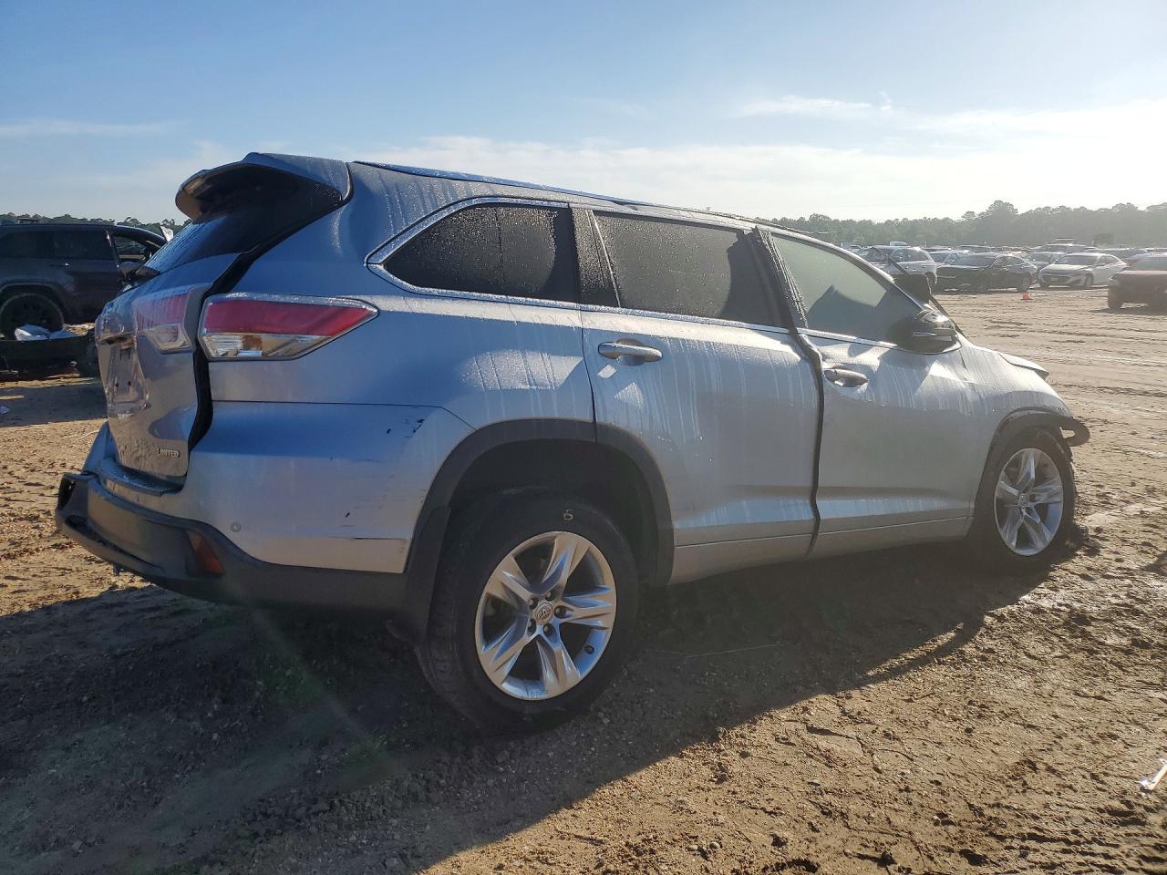 2015 Toyota Highlander Limited Silver vin: 5TDYKRFH5FS056388