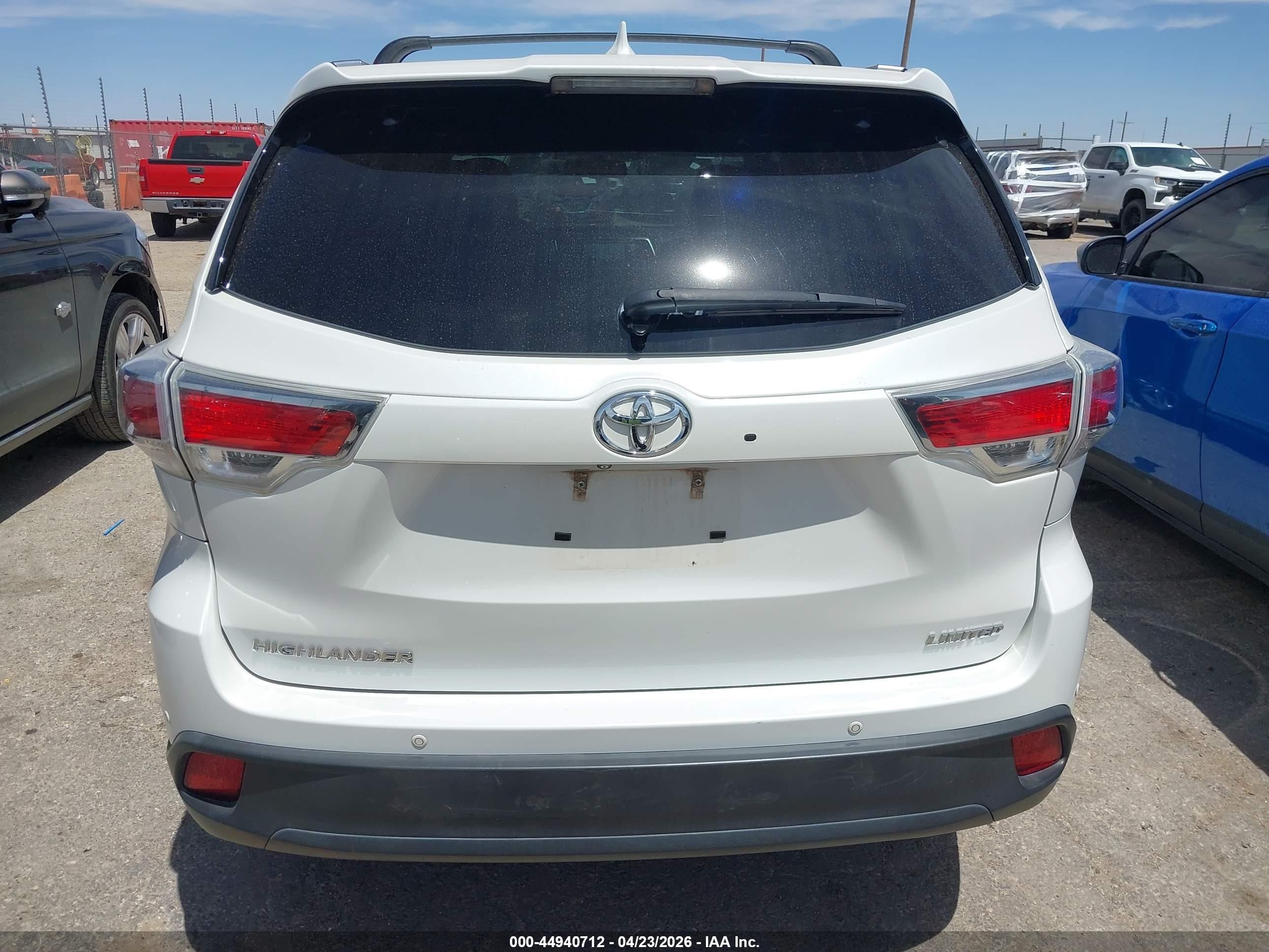 2015 Toyota Highlander Limited V6 White vin: 5TDYKRFH5FS077452