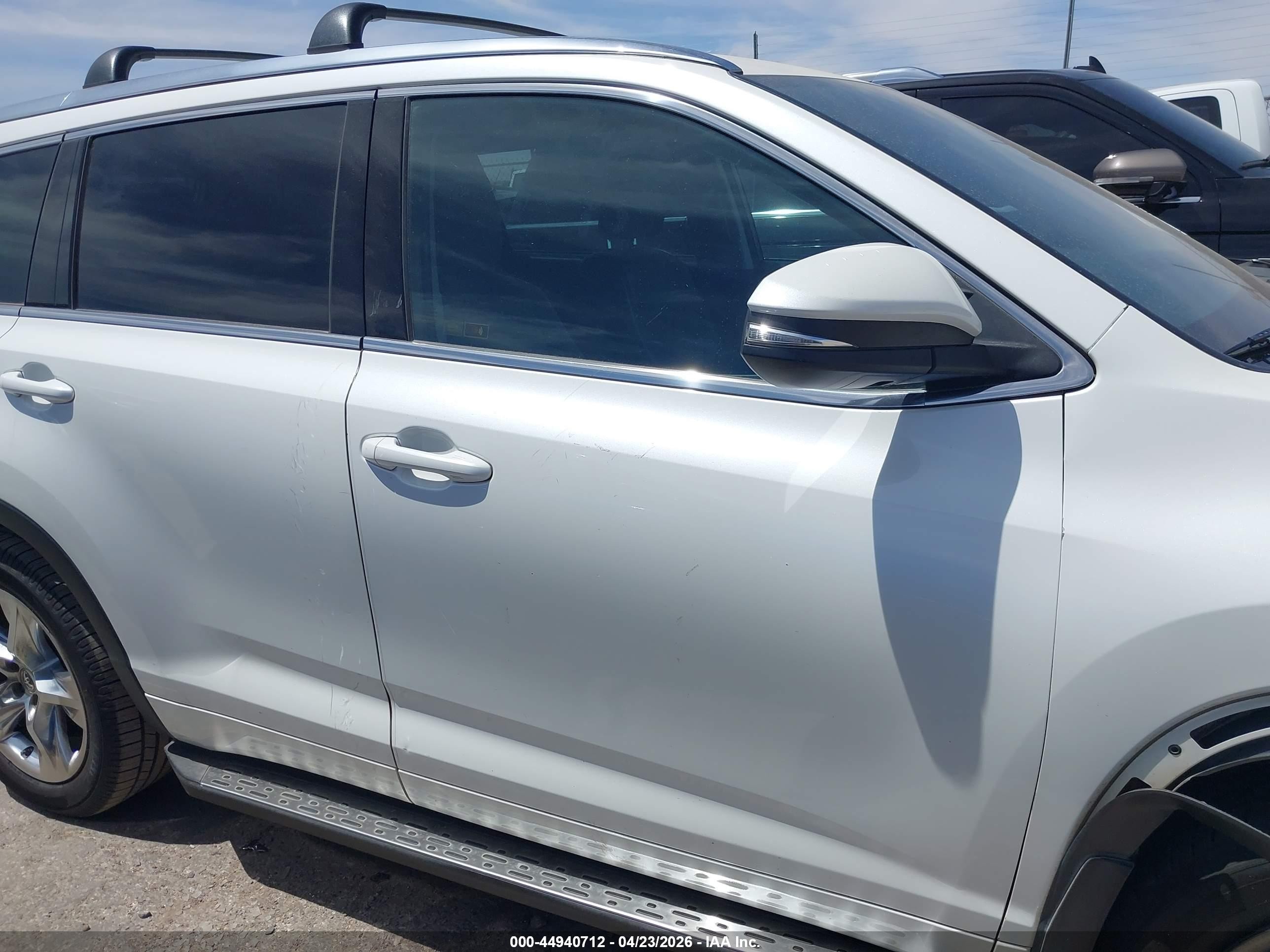 2015 Toyota Highlander Limited V6 White vin: 5TDYKRFH5FS077452