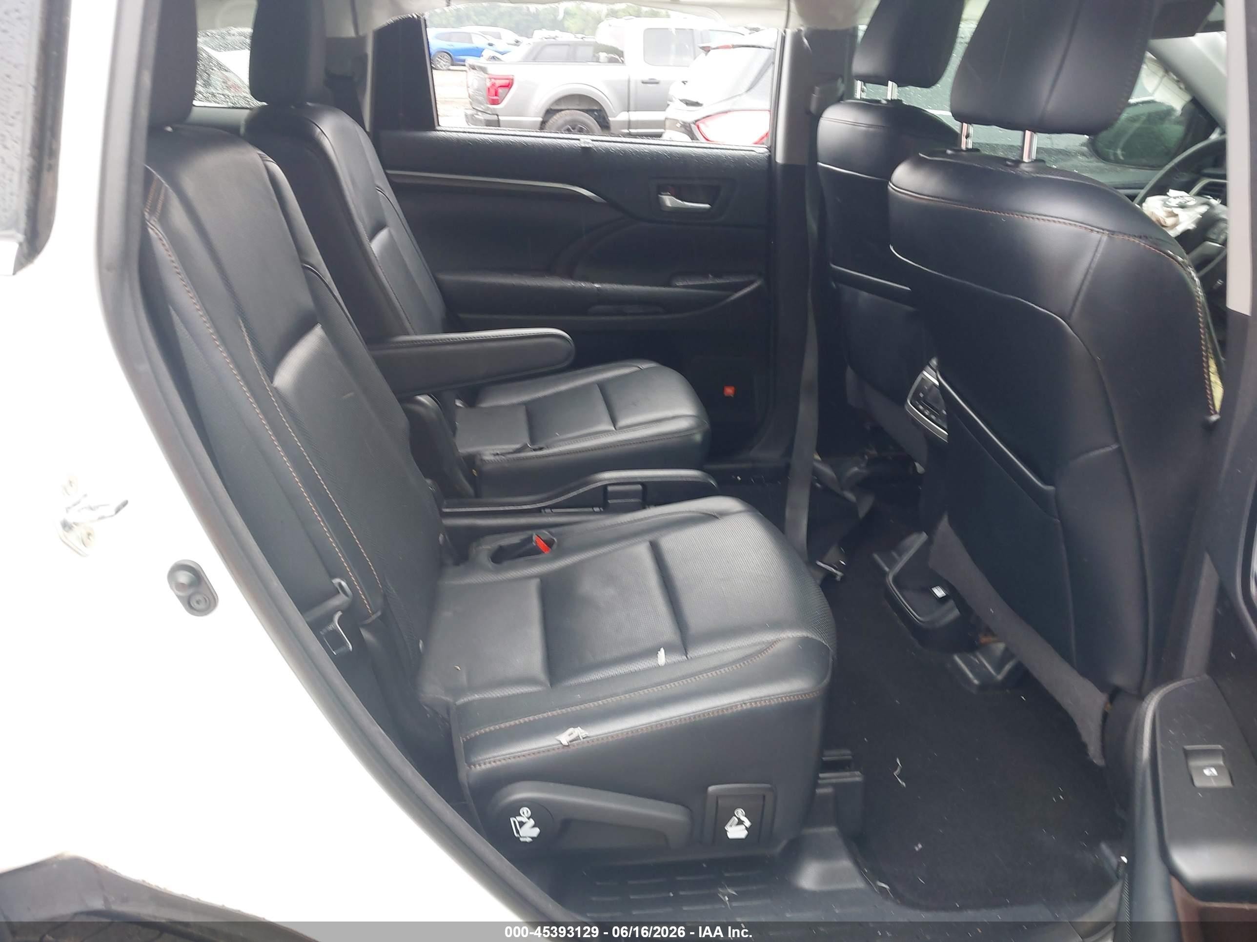 2015 Toyota Highlander Limited V6 White vin: 5TDYKRFH6FS054424