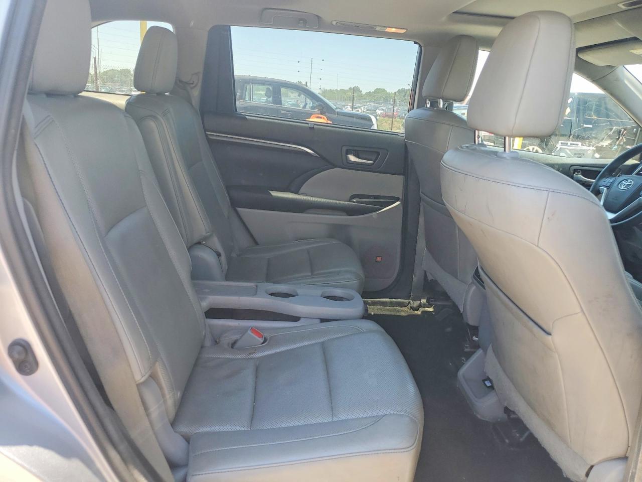 2015 Toyota Highlander Limited Silver vin: 5TDYKRFH6FS058585