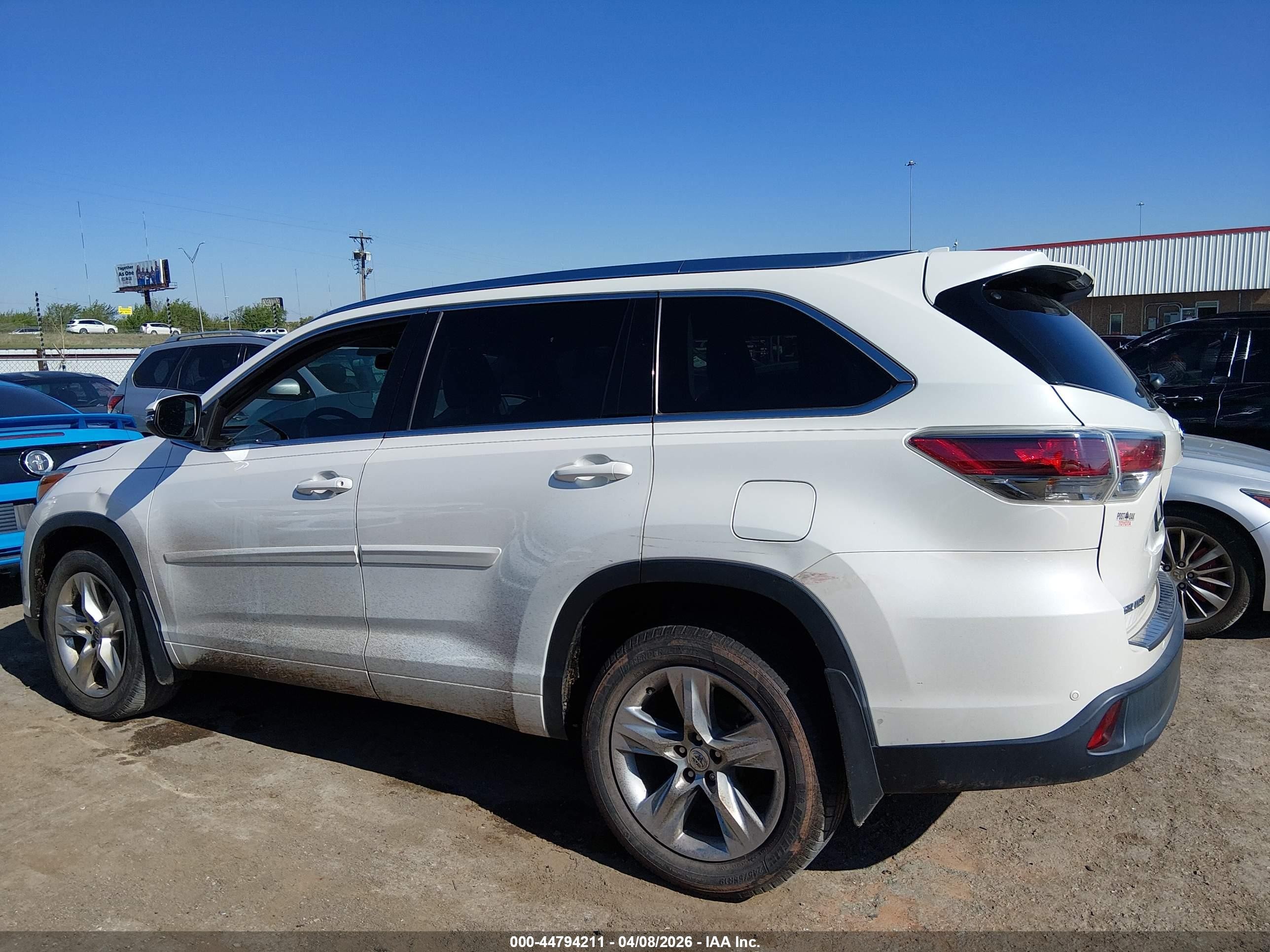 2015 Toyota Highlander Limited V6 White vin: 5TDYKRFH6FS088010