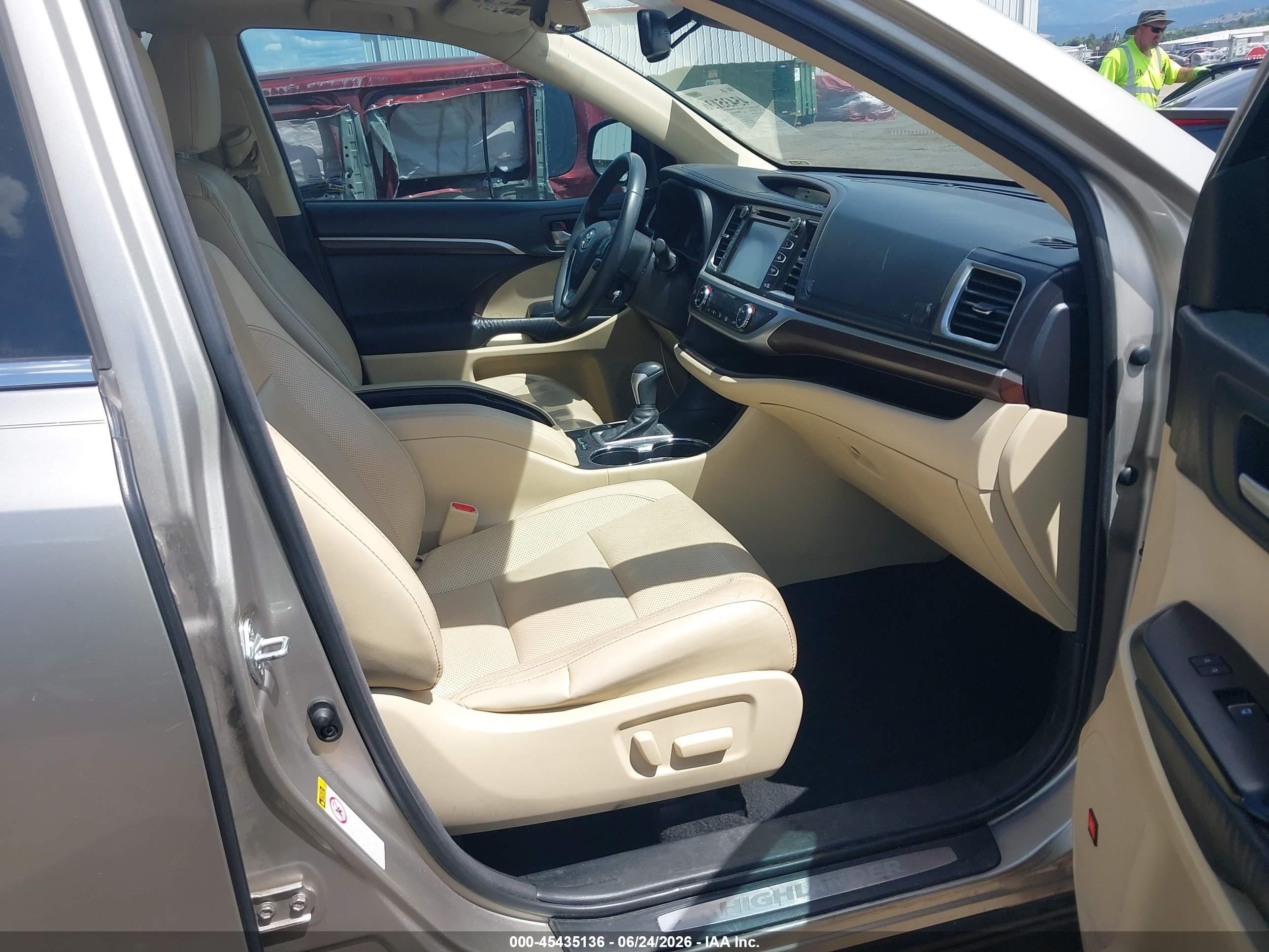 2015 Toyota Highlander Limited V6 Beige vin: 5TDYKRFH6FS116100