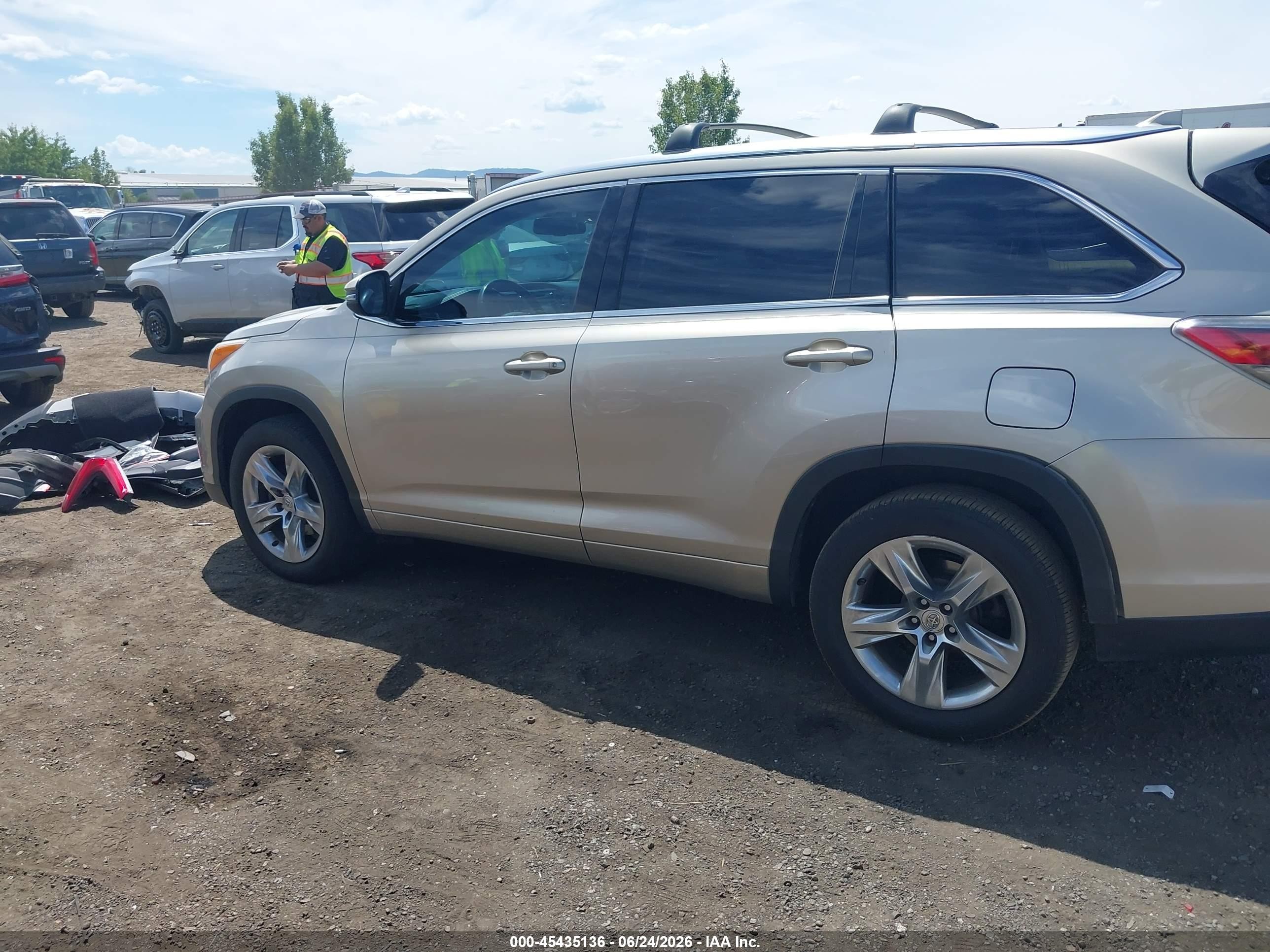 2015 Toyota Highlander Limited V6 Beige vin: 5TDYKRFH6FS116100