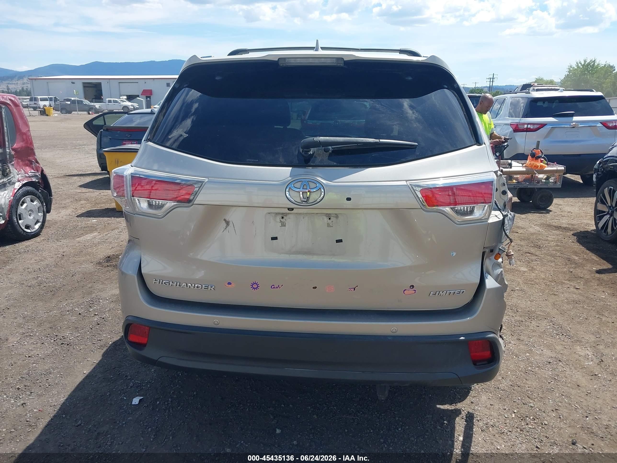 2015 Toyota Highlander Limited V6 Beige vin: 5TDYKRFH6FS116100