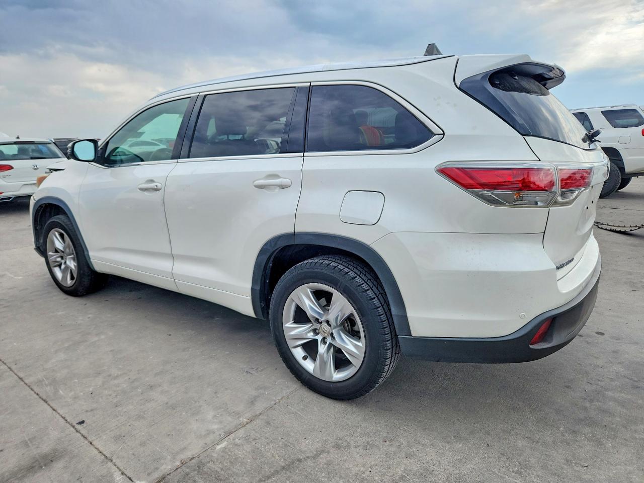 2015 Toyota Highlander Limited White vin: 5TDYKRFH7FS064394