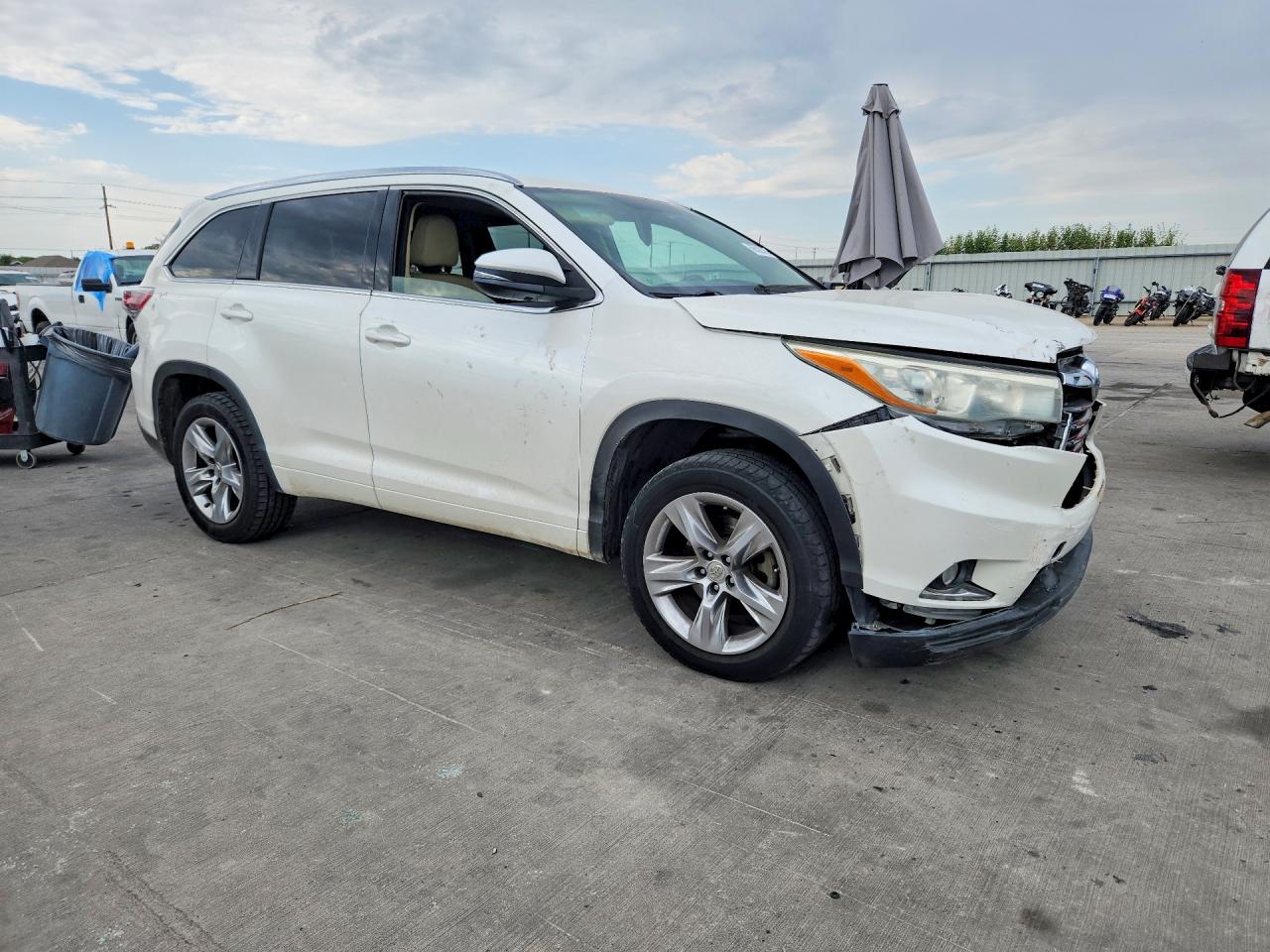2015 Toyota Highlander Limited White vin: 5TDYKRFH7FS064394