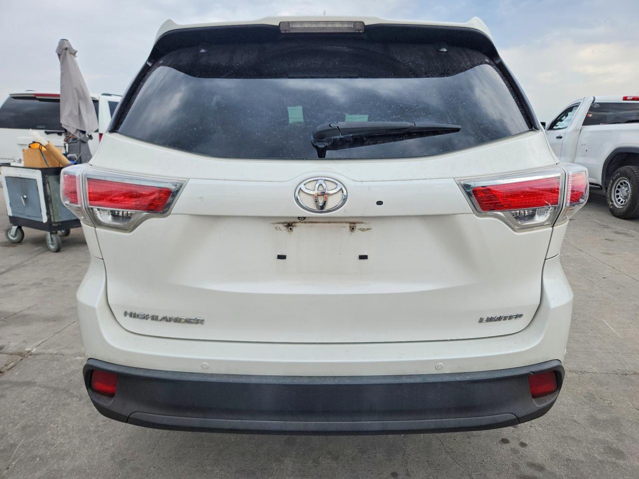 2015 Toyota Highlander Limited White vin: 5TDYKRFH7FS064394