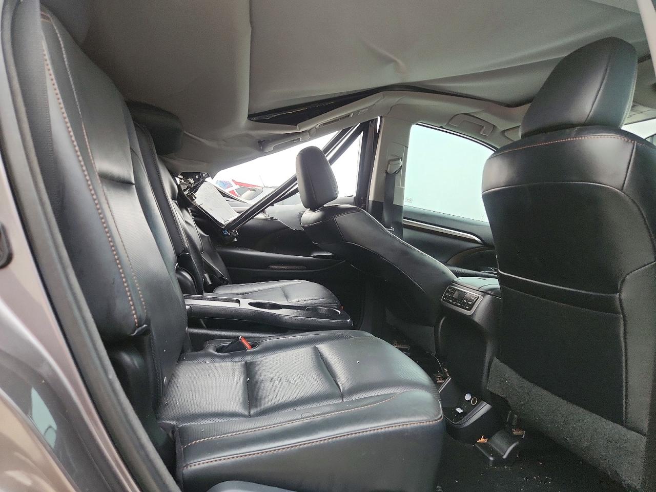 2015 Toyota Highlander Limited Platinum Серый vin: 5TDYKRFH7FS108703