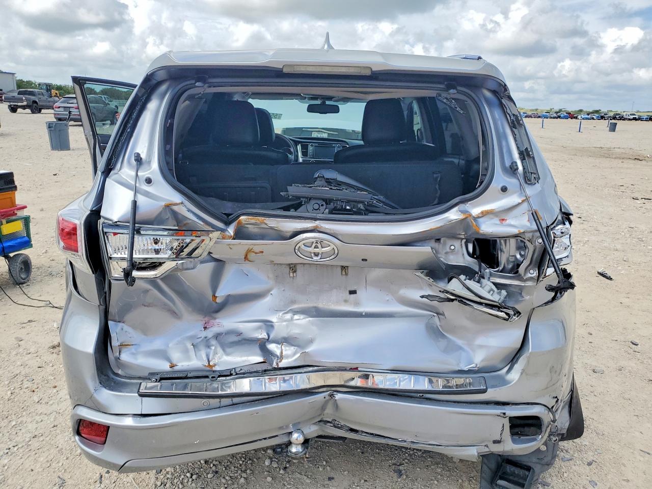 2016 Toyota Highlander Limited Silver vin: 5TDYKRFH7GS184892