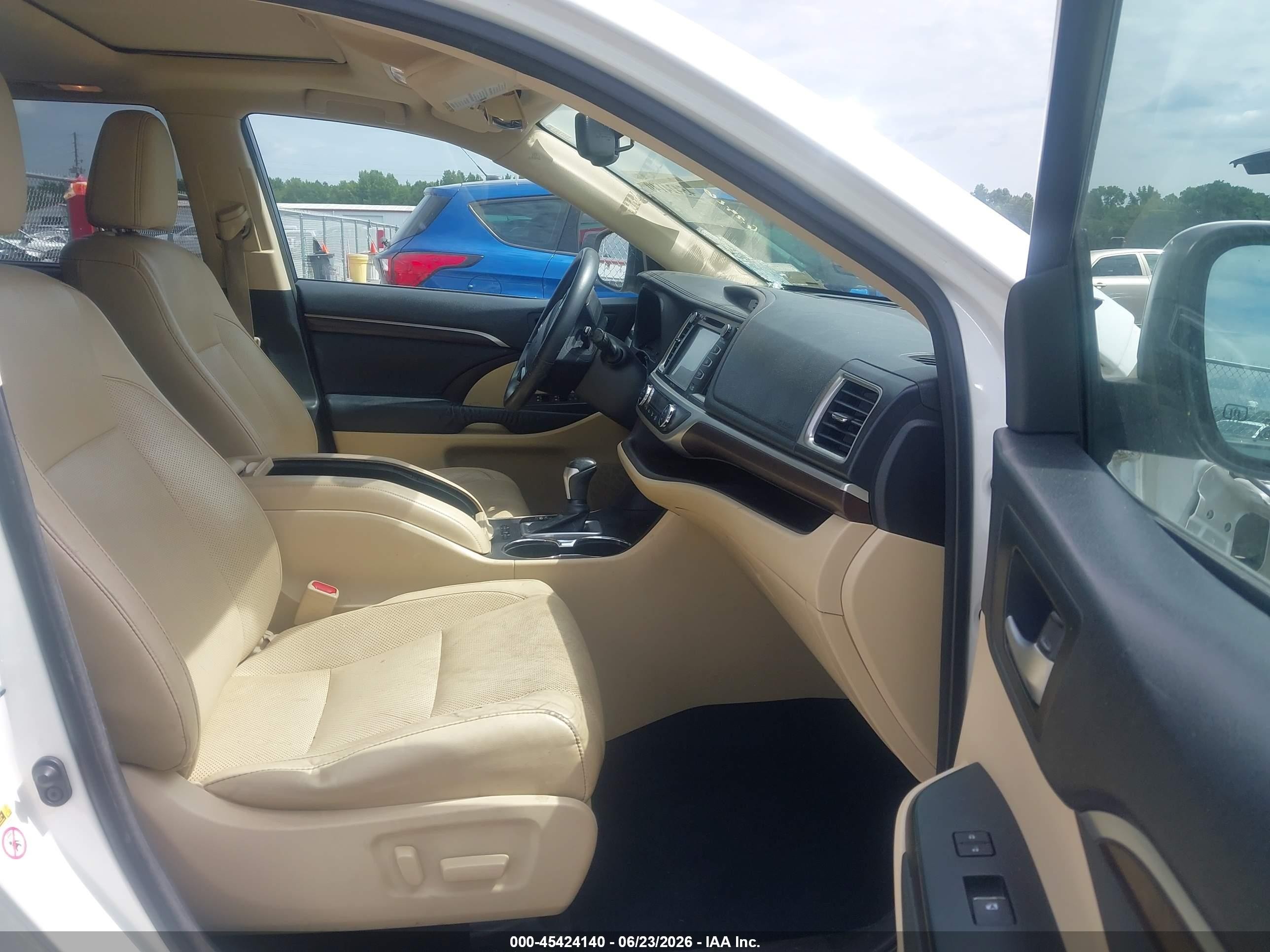 2015 Toyota Highlander Limited V6 White vin: 5TDYKRFH8FS040315