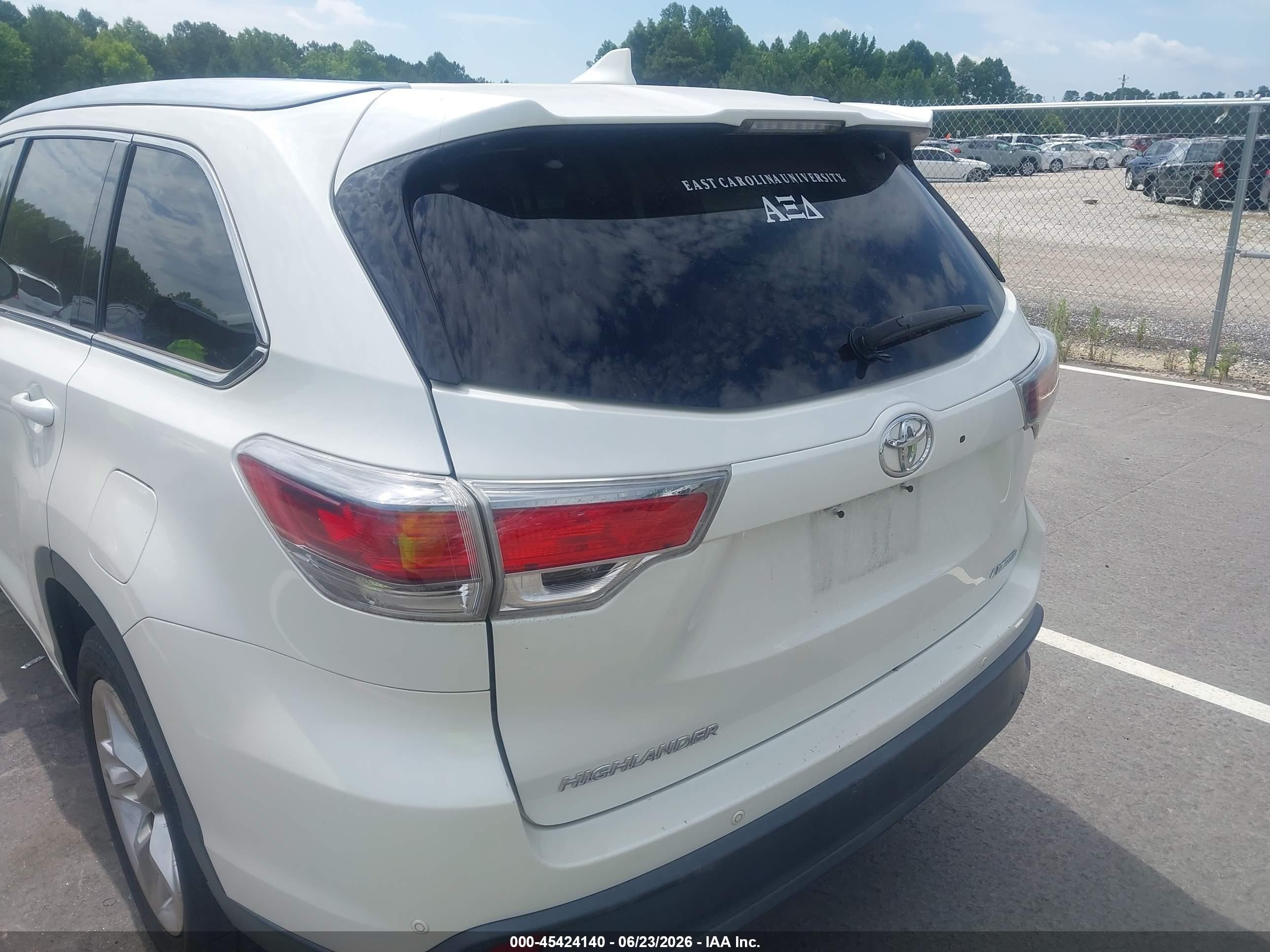 2015 Toyota Highlander Limited V6 White vin: 5TDYKRFH8FS040315