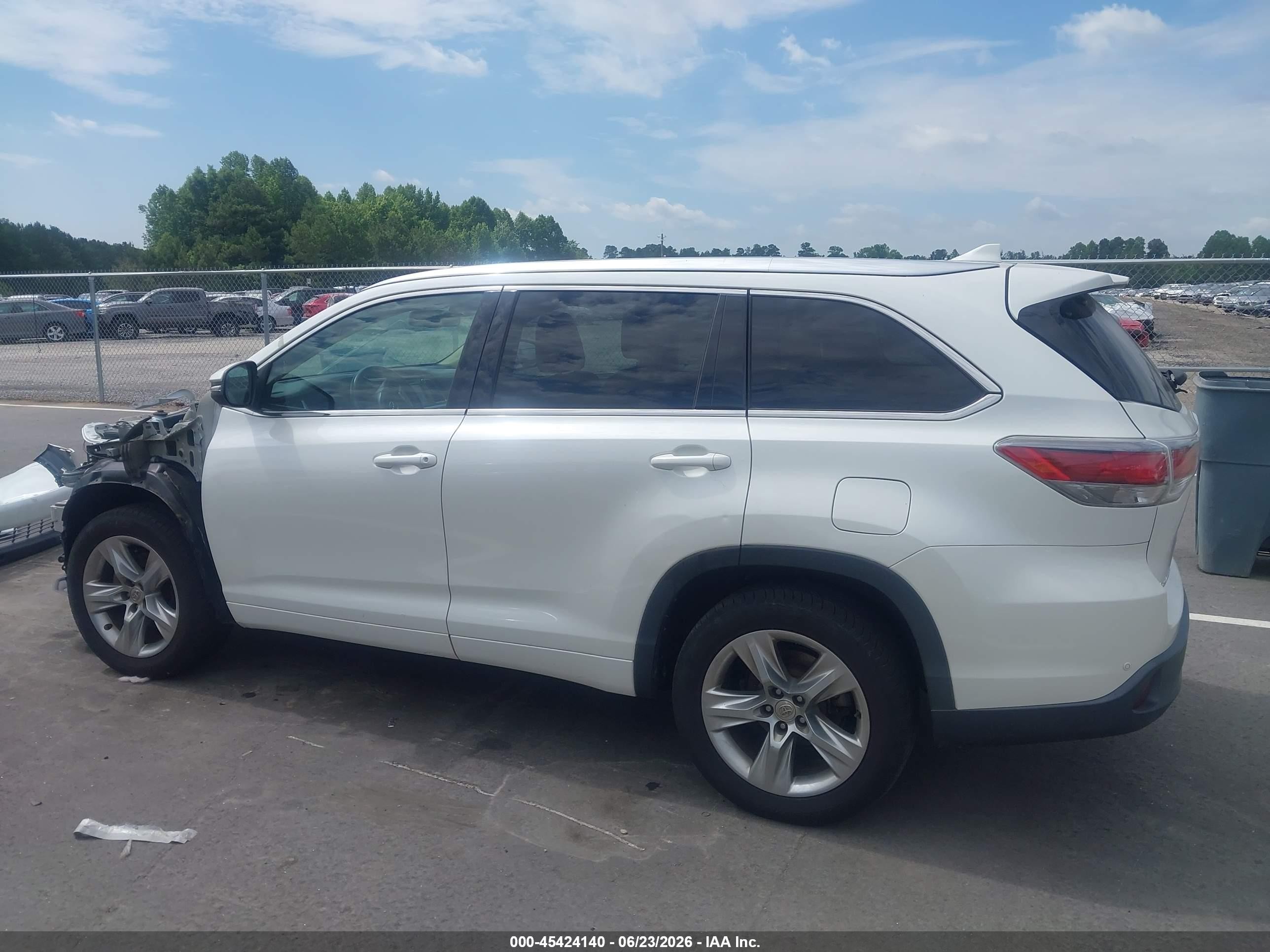 2015 Toyota Highlander Limited V6 White vin: 5TDYKRFH8FS040315