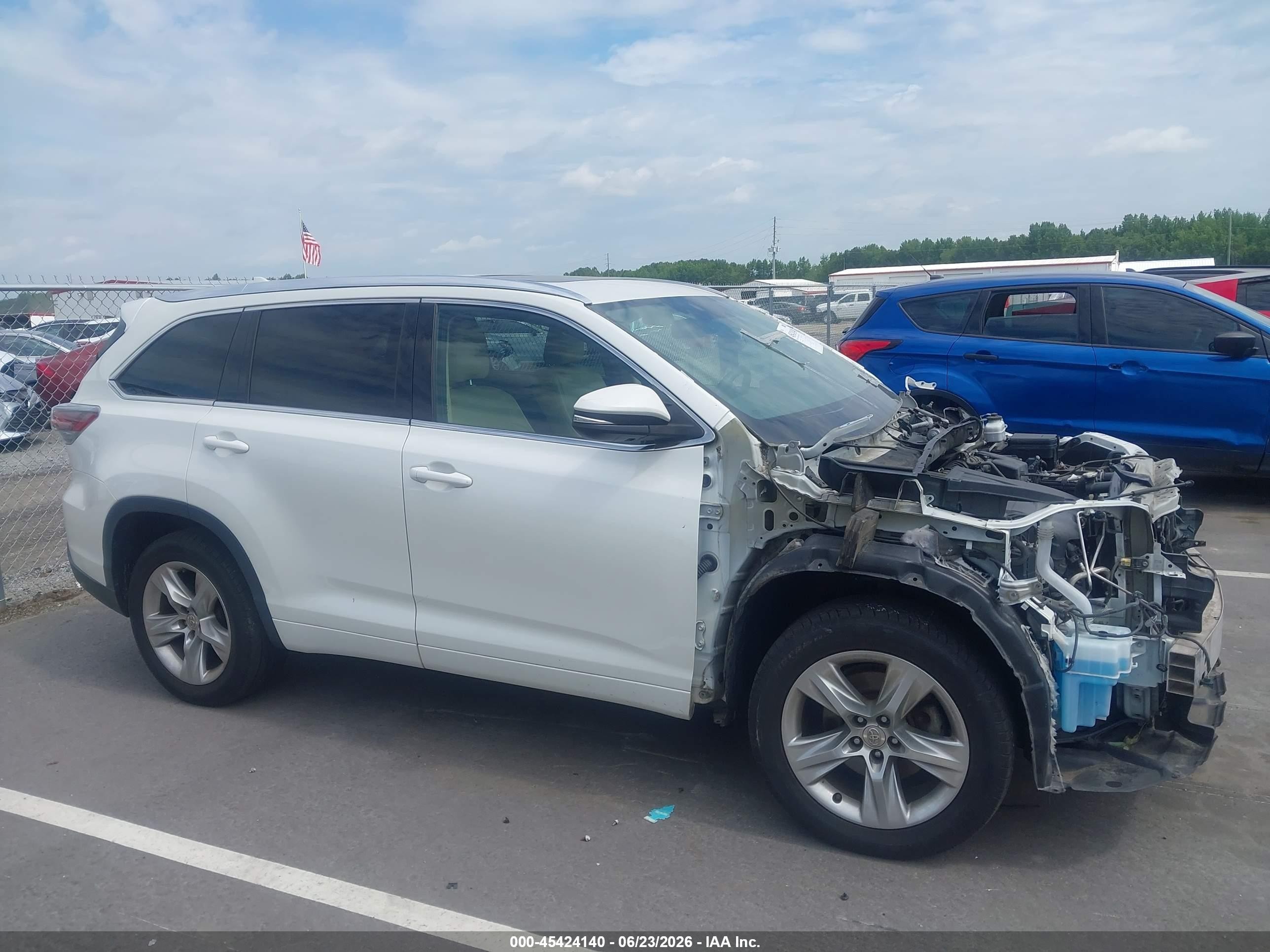 2015 Toyota Highlander Limited V6 White vin: 5TDYKRFH8FS040315