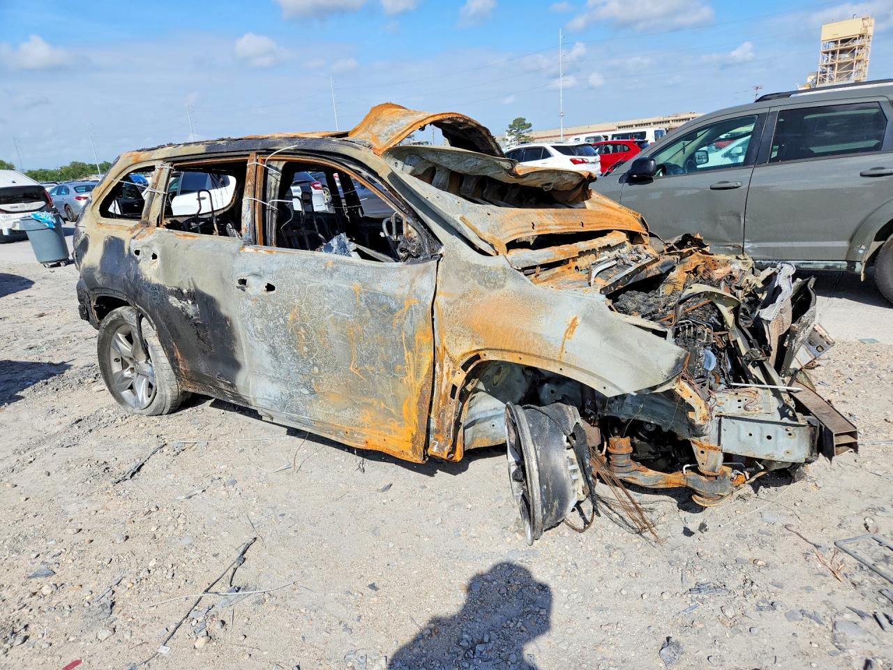 2015 Toyota Highlander Limited Burn vin: 5TDYKRFH9FS040971