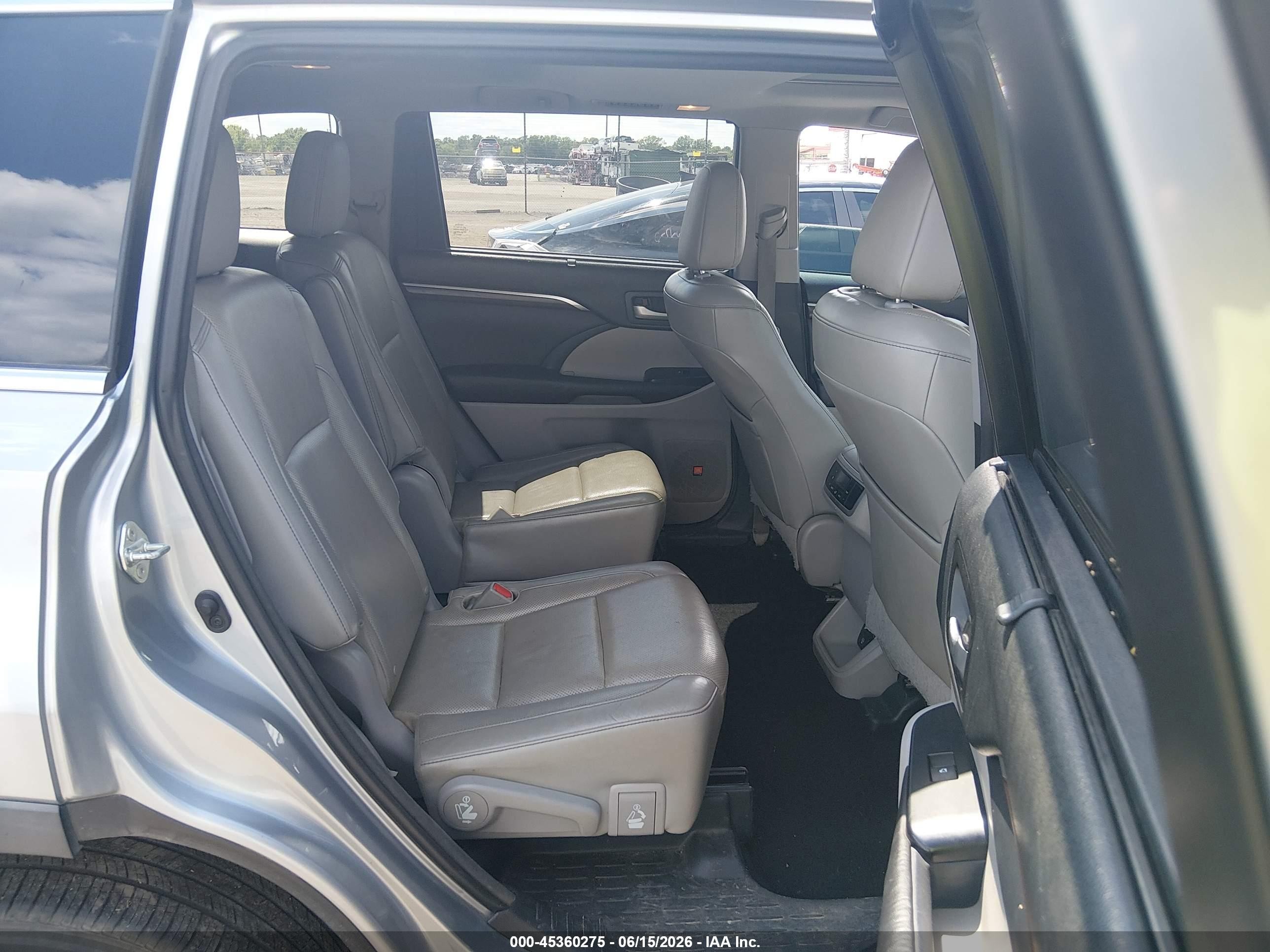 2015 Toyota Highlander Limited V6 Silver vin: 5TDYKRFH9FS053302