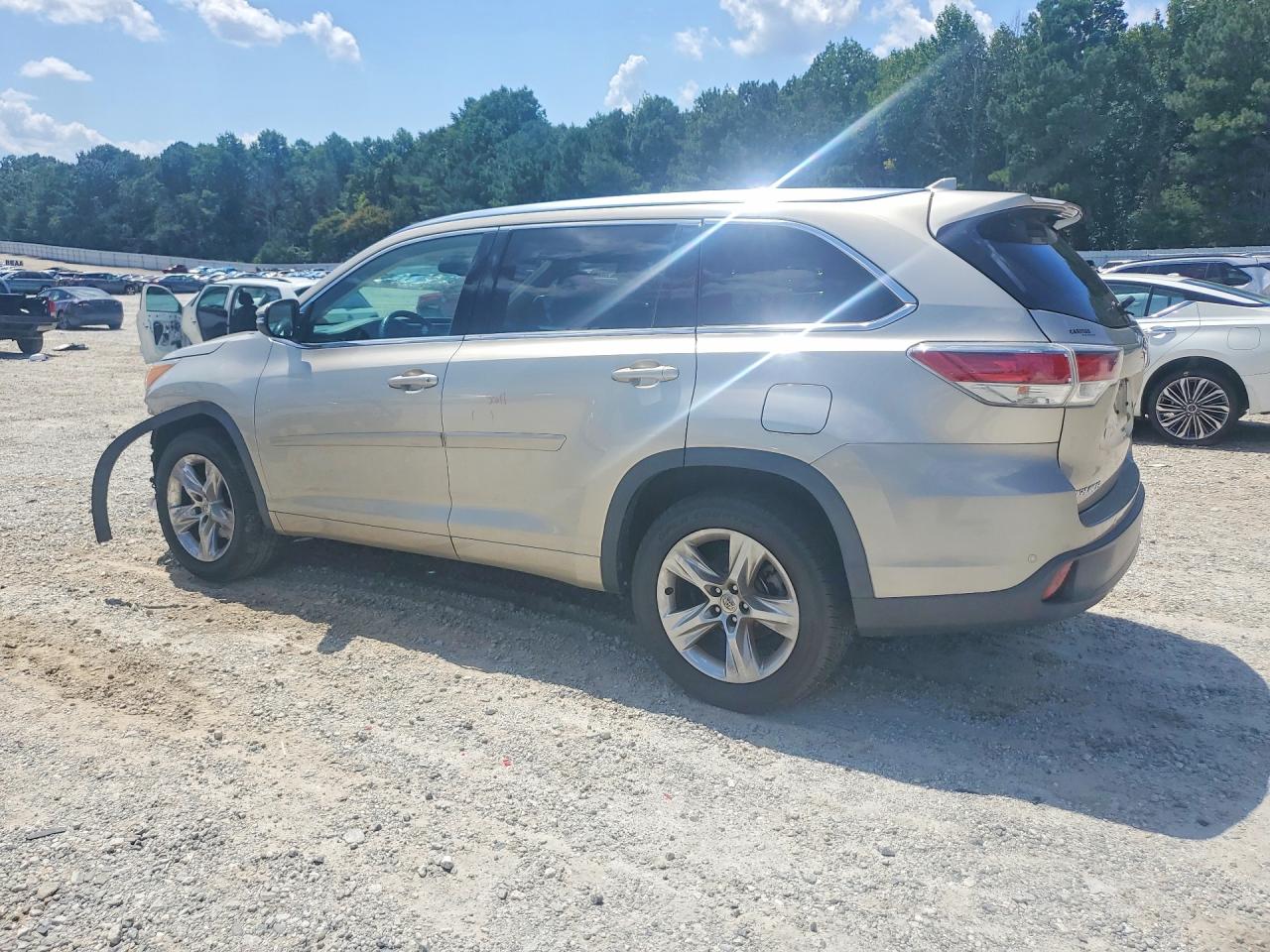 2015 Toyota Highlander Limited Beige vin: 5TDYKRFHXFS072408