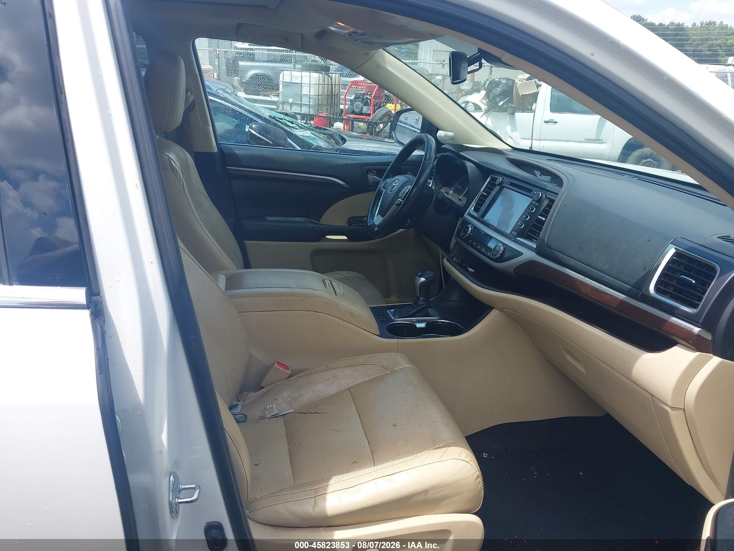 2015 Toyota Highlander Limited V6 Белый vin: 5TDYKRFHXFS093792