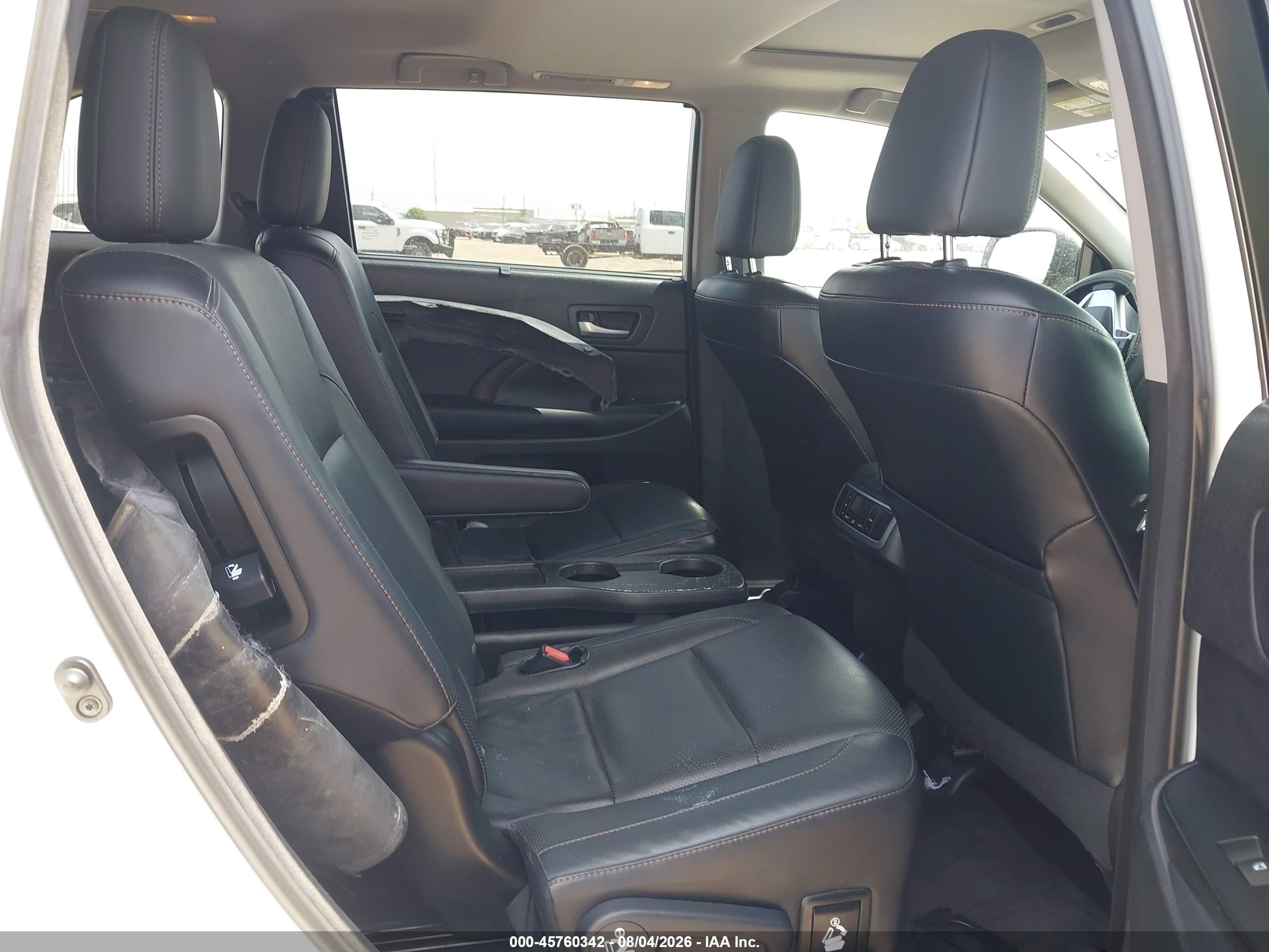 2015 Toyota Highlander Limited V6 White vin: 5TDYKRFHXFS105648