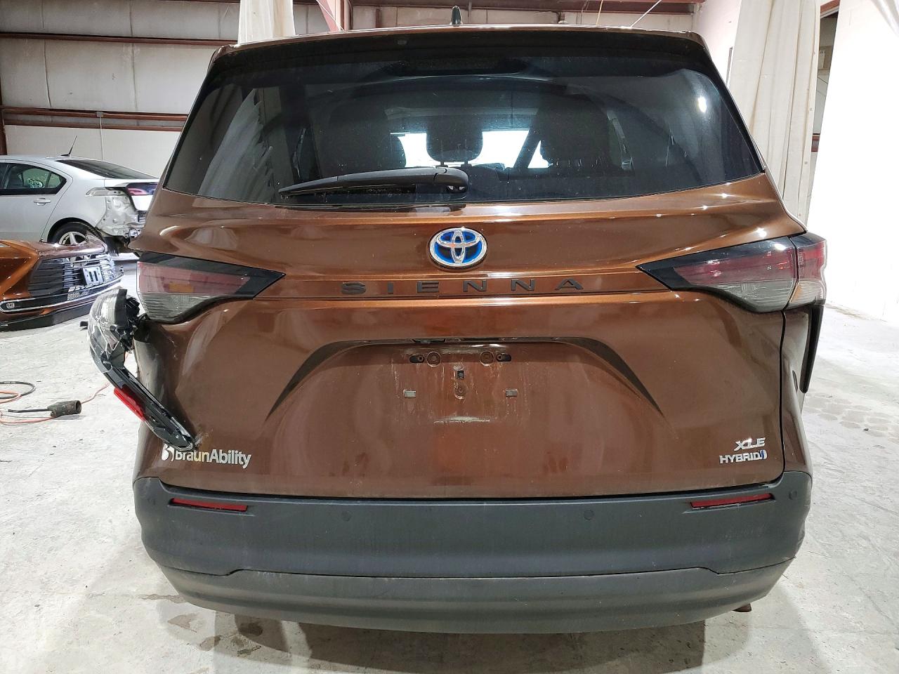 2023 Toyota Sienna Xle Коричневый vin: 5TDYRKEC1PS158524