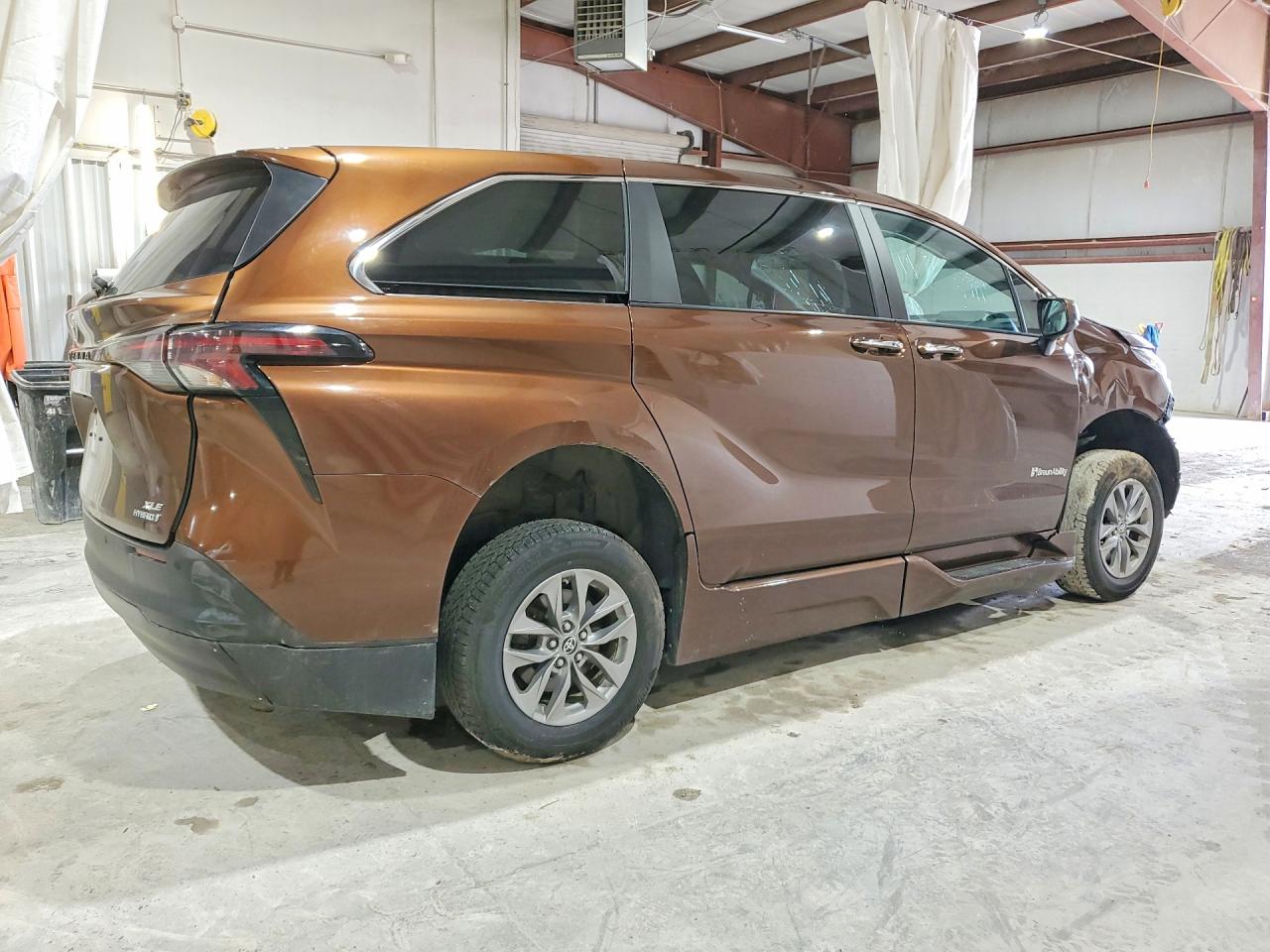 2023 Toyota Sienna Xle Коричневый vin: 5TDYRKEC1PS158524