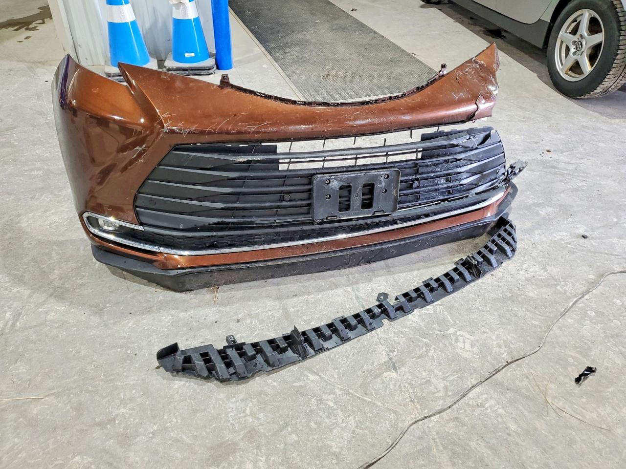 2023 Toyota Sienna Xle Коричневый vin: 5TDYRKEC1PS158524