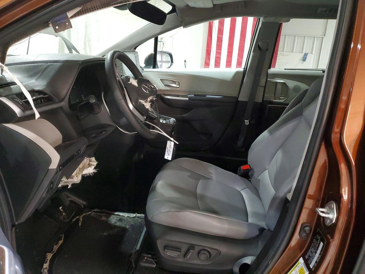 2023 Toyota Sienna Xle Коричневый vin: 5TDYRKEC1PS158524