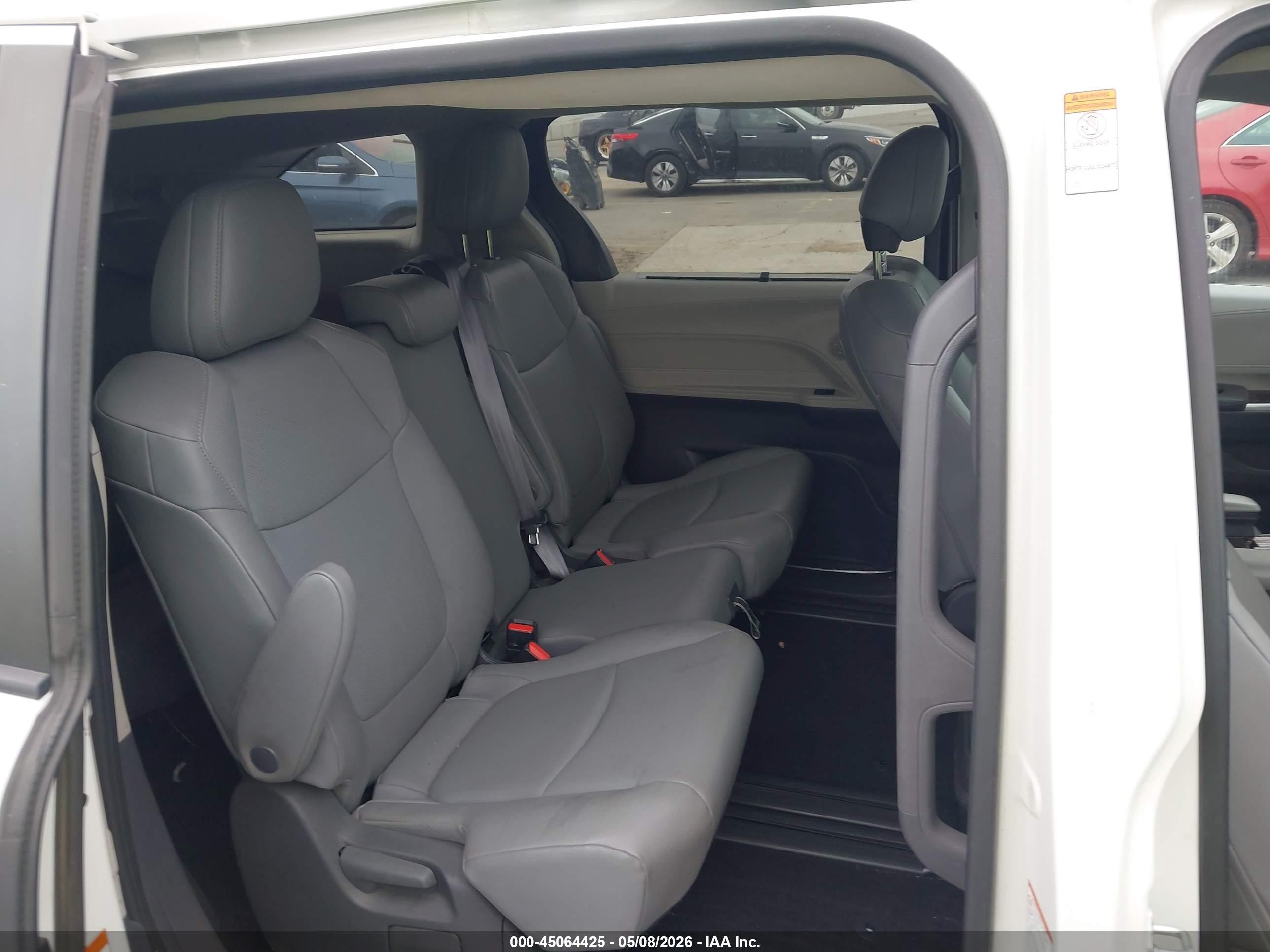 2021 Toyota Sienna Xle White vin: 5TDYRKEC2MS021426