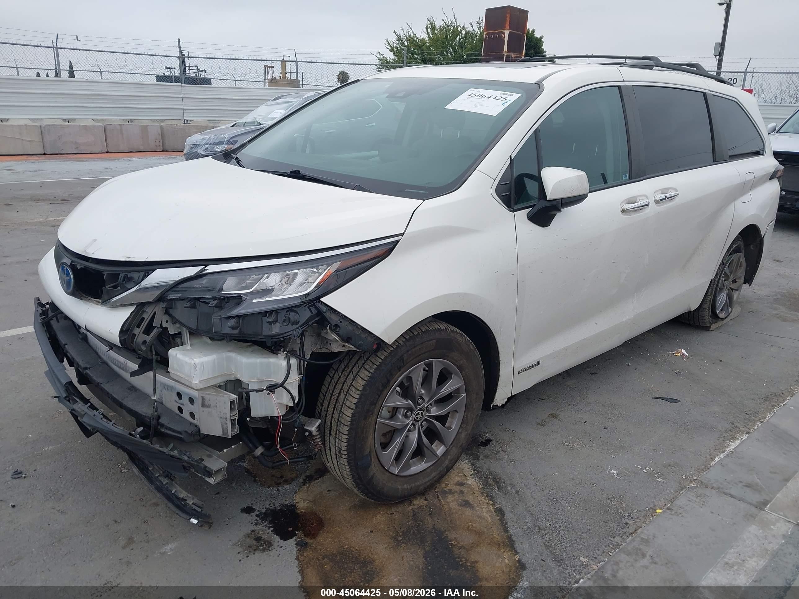 2021 Toyota Sienna Xle White vin: 5TDYRKEC2MS021426