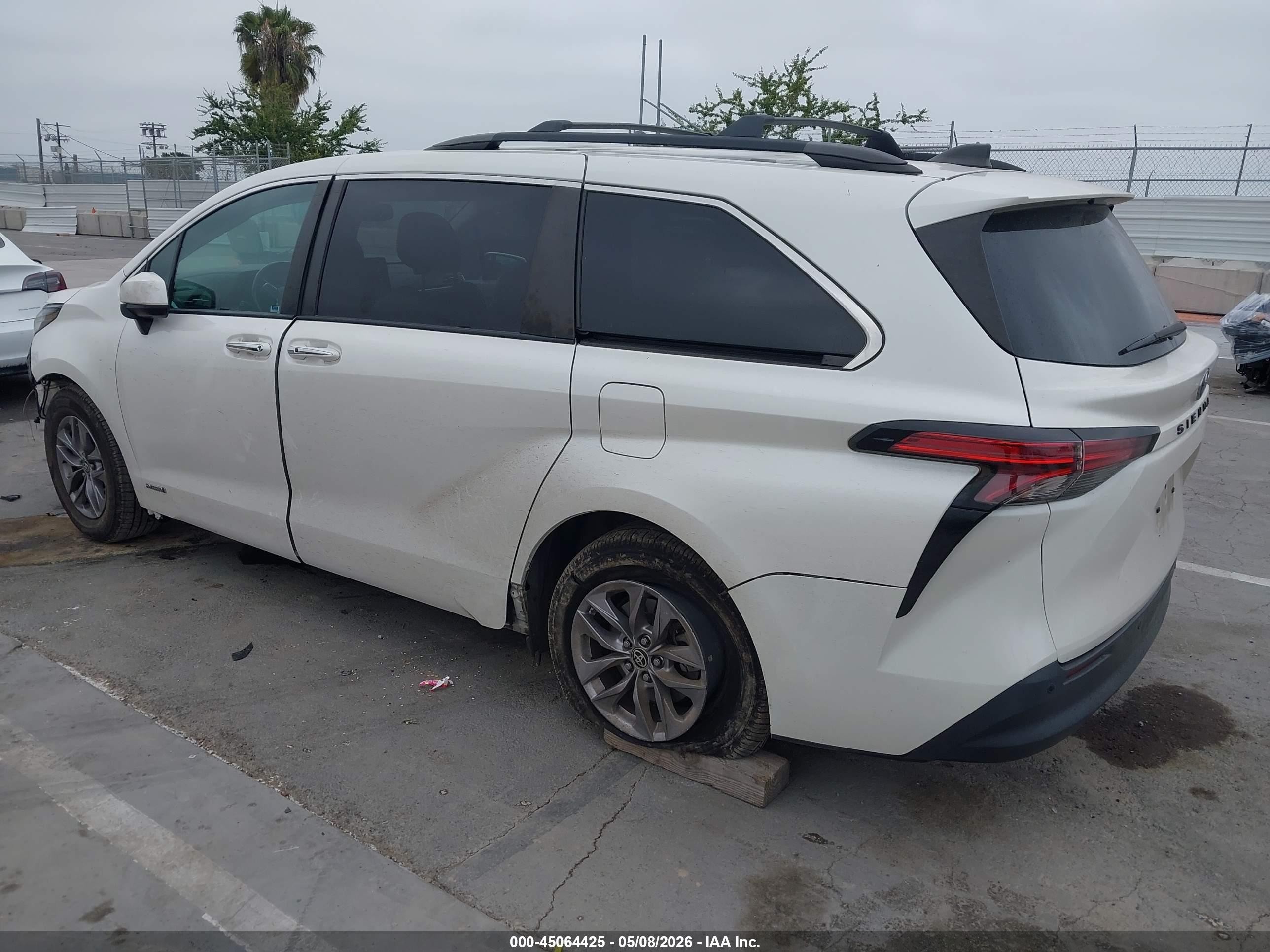 2021 Toyota Sienna Xle White vin: 5TDYRKEC2MS021426