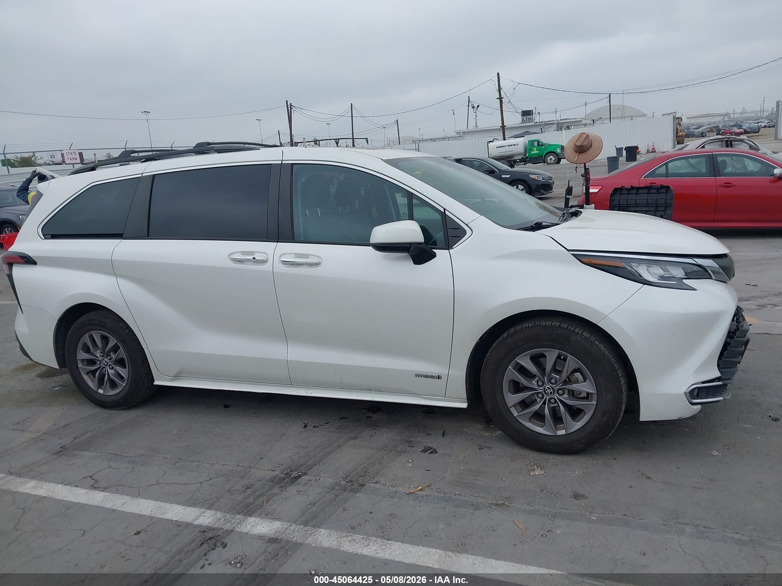 2021 Toyota Sienna Xle White vin: 5TDYRKEC2MS021426