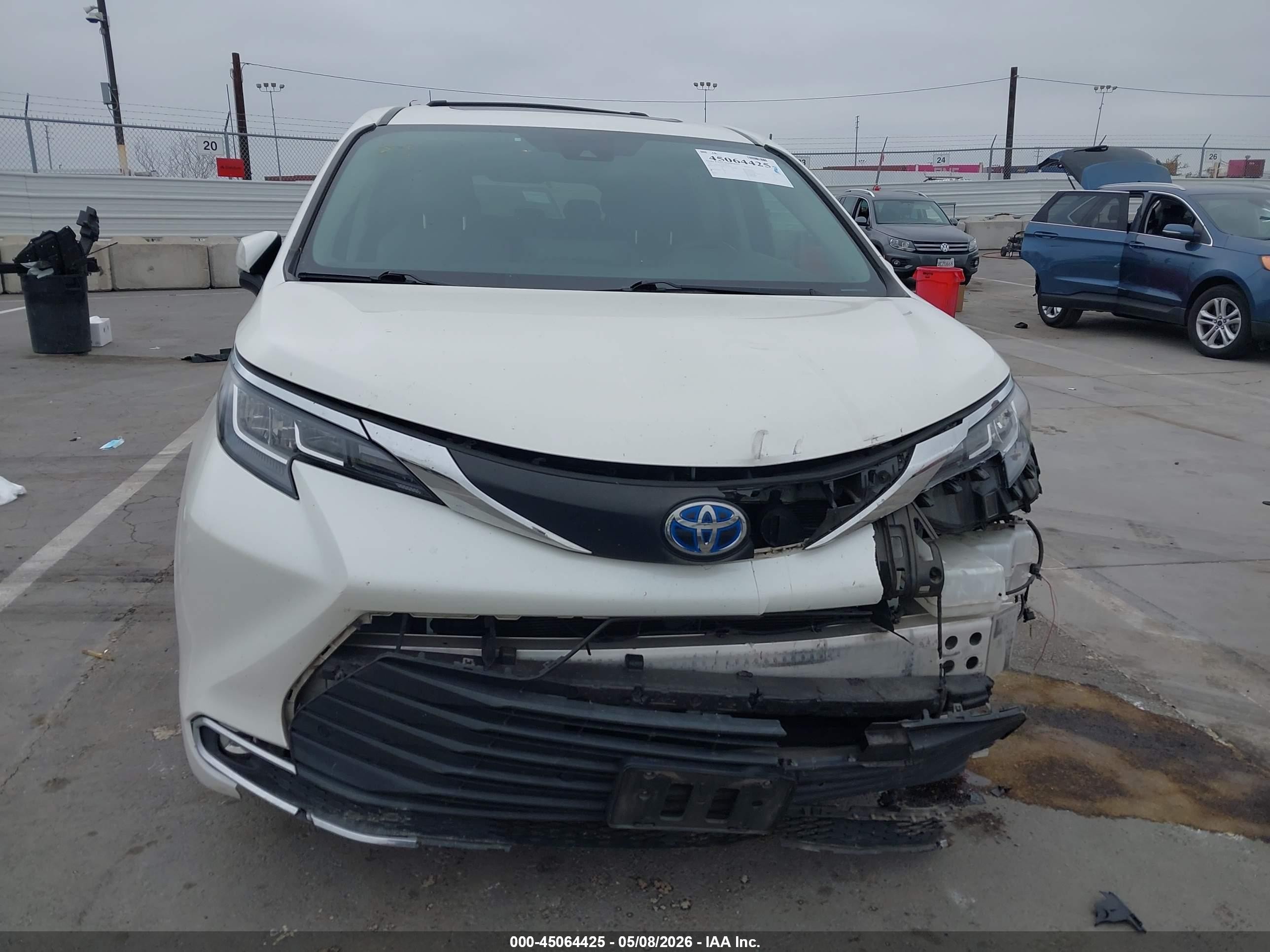 2021 Toyota Sienna Xle White vin: 5TDYRKEC2MS021426