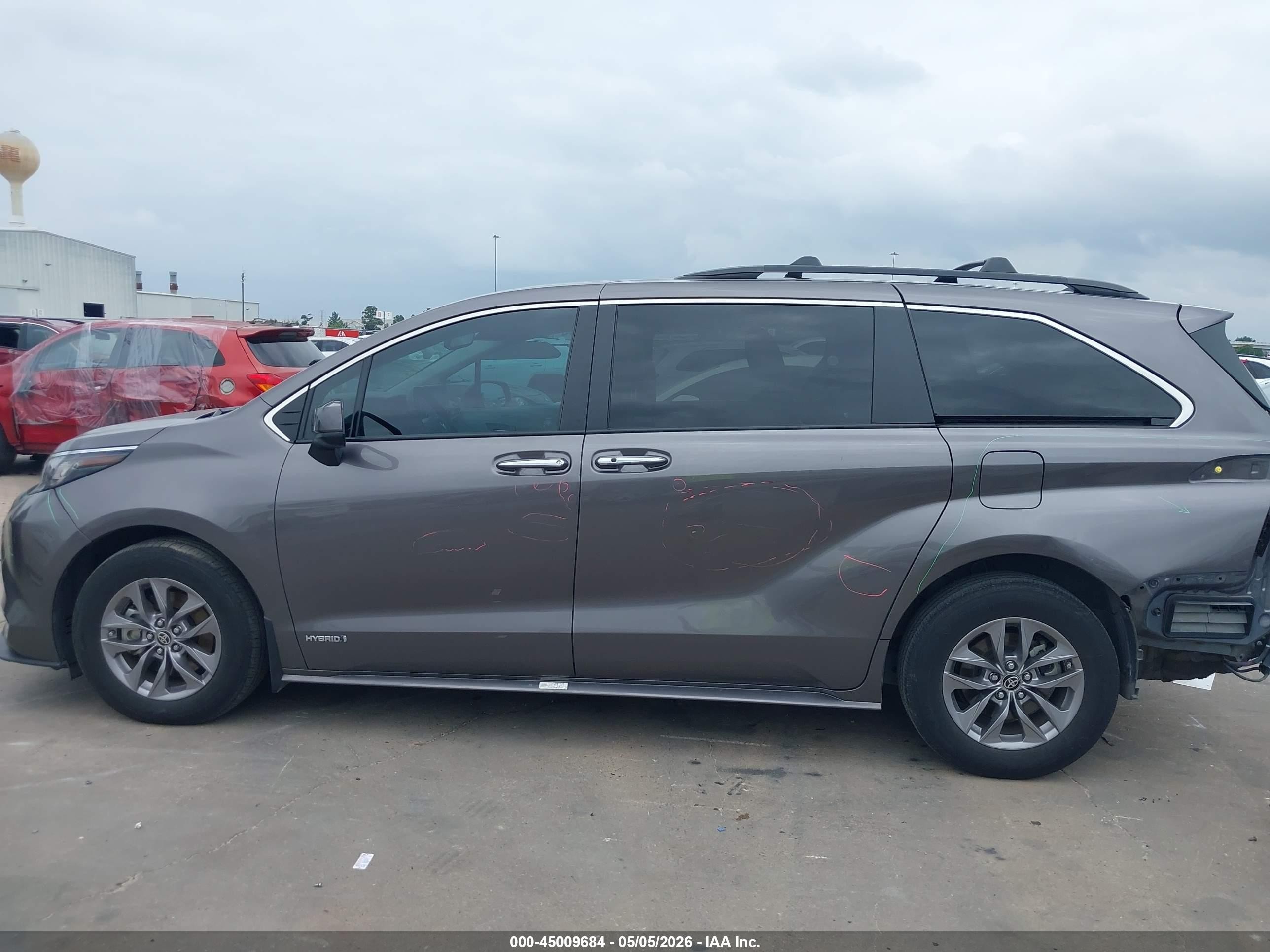 2021 Toyota Sienna Xle Gray vin: 5TDYRKEC2MS042860
