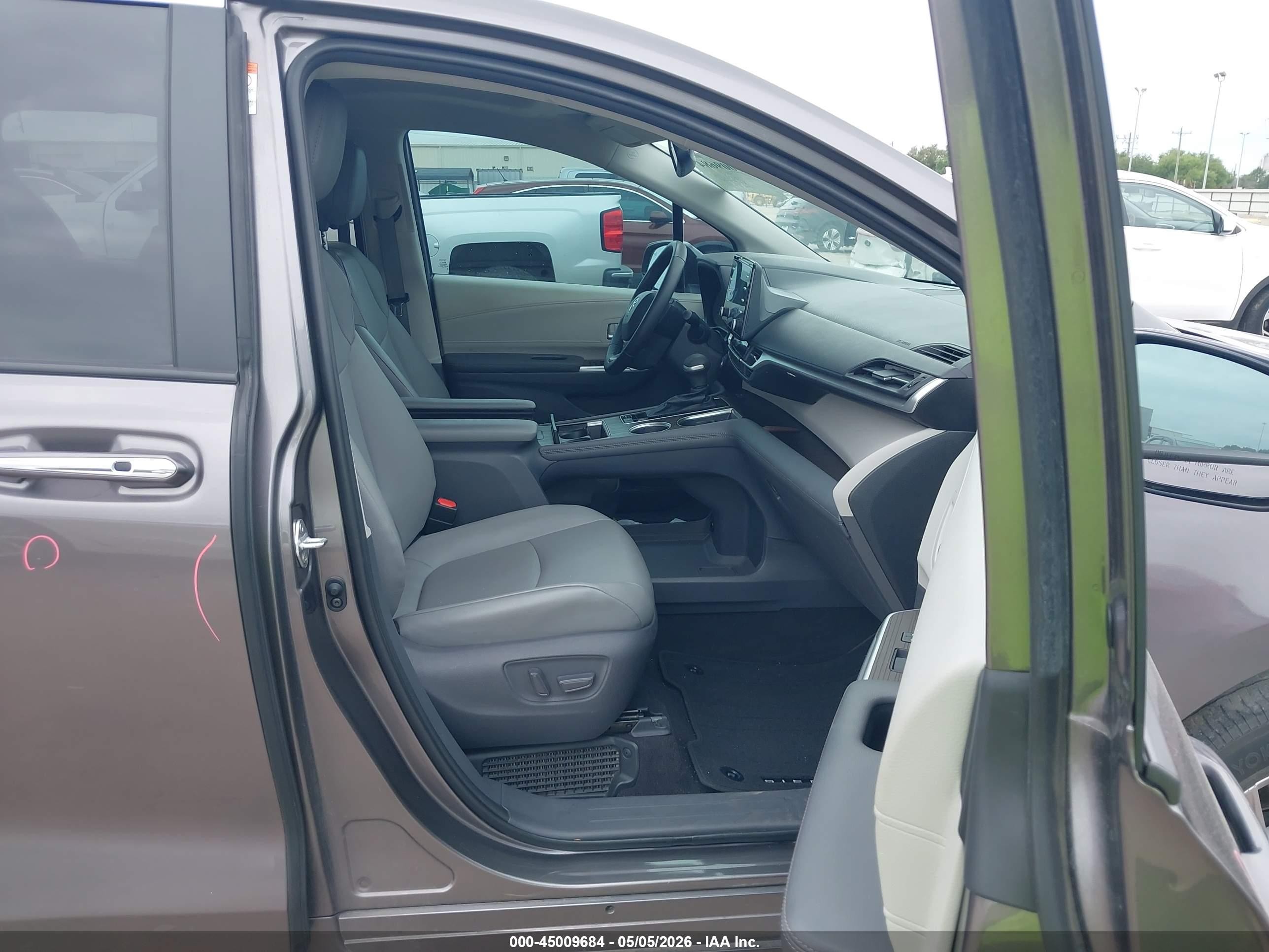2021 Toyota Sienna Xle Gray vin: 5TDYRKEC2MS042860