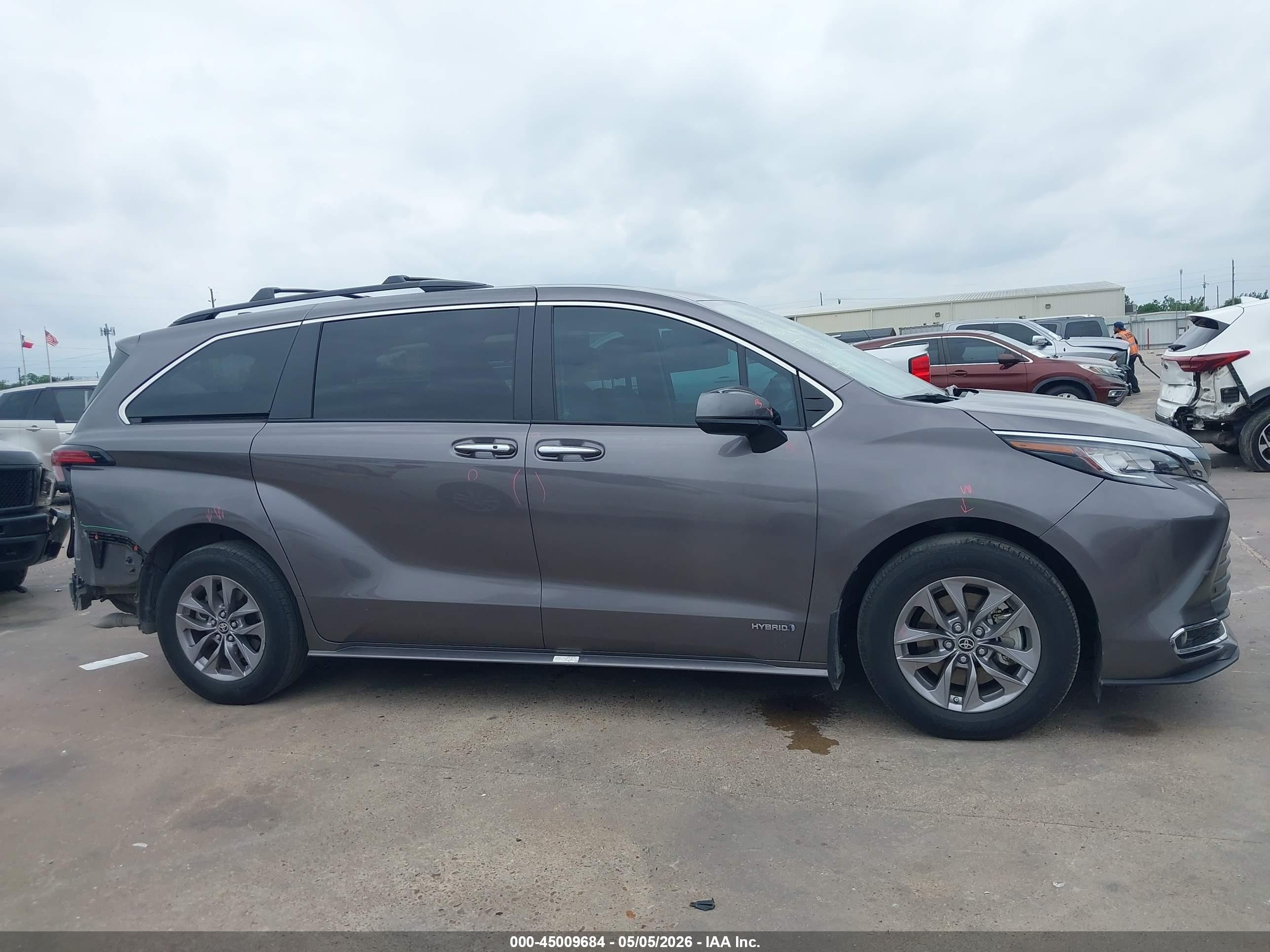 2021 Toyota Sienna Xle Gray vin: 5TDYRKEC2MS042860