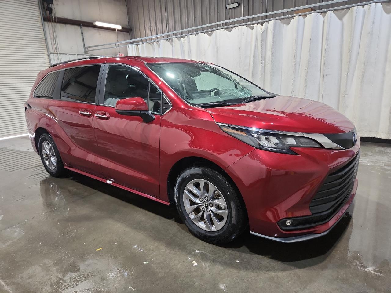 2025 Toyota Sienna Xle 8-passenger Red vin: 5TDYRKEC2SS243705 Damage: Hood, Hail Damage, 10 Or More
